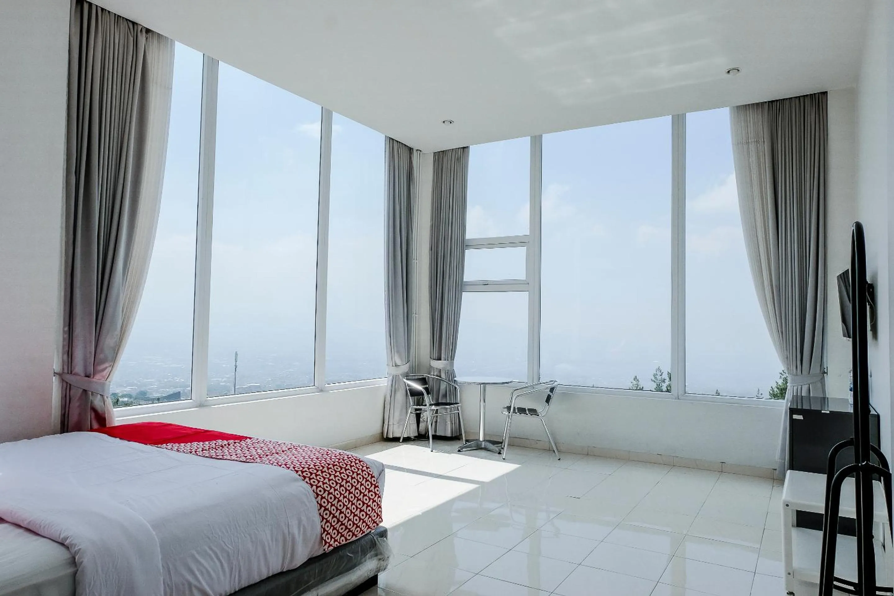 Bedroom, Bed in Hotel O Batu near Jatim Park formerly Villa Bukit Panderman Residence