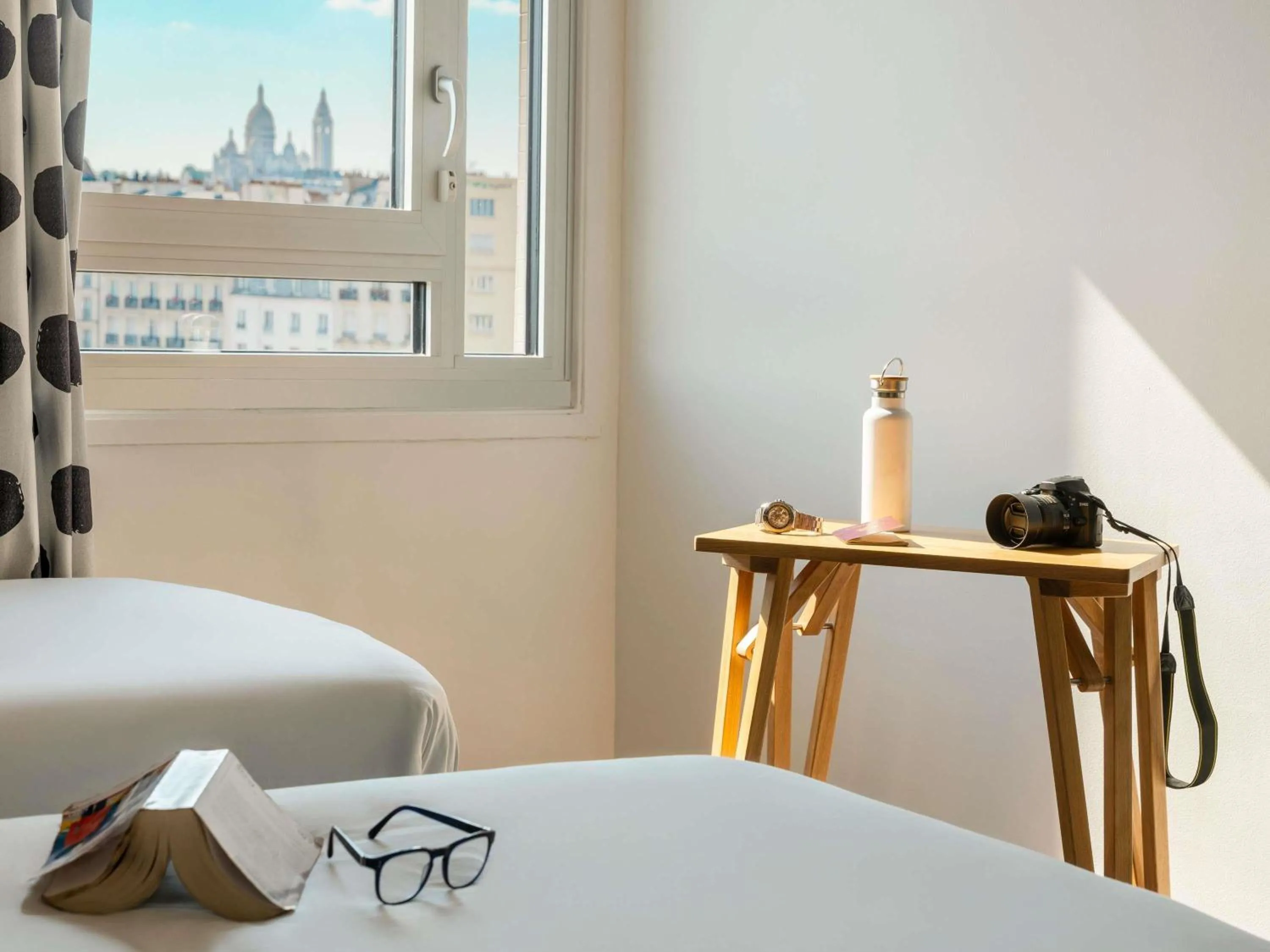 Bedroom in ibis Styles Paris Gare de l'Est Château Landon