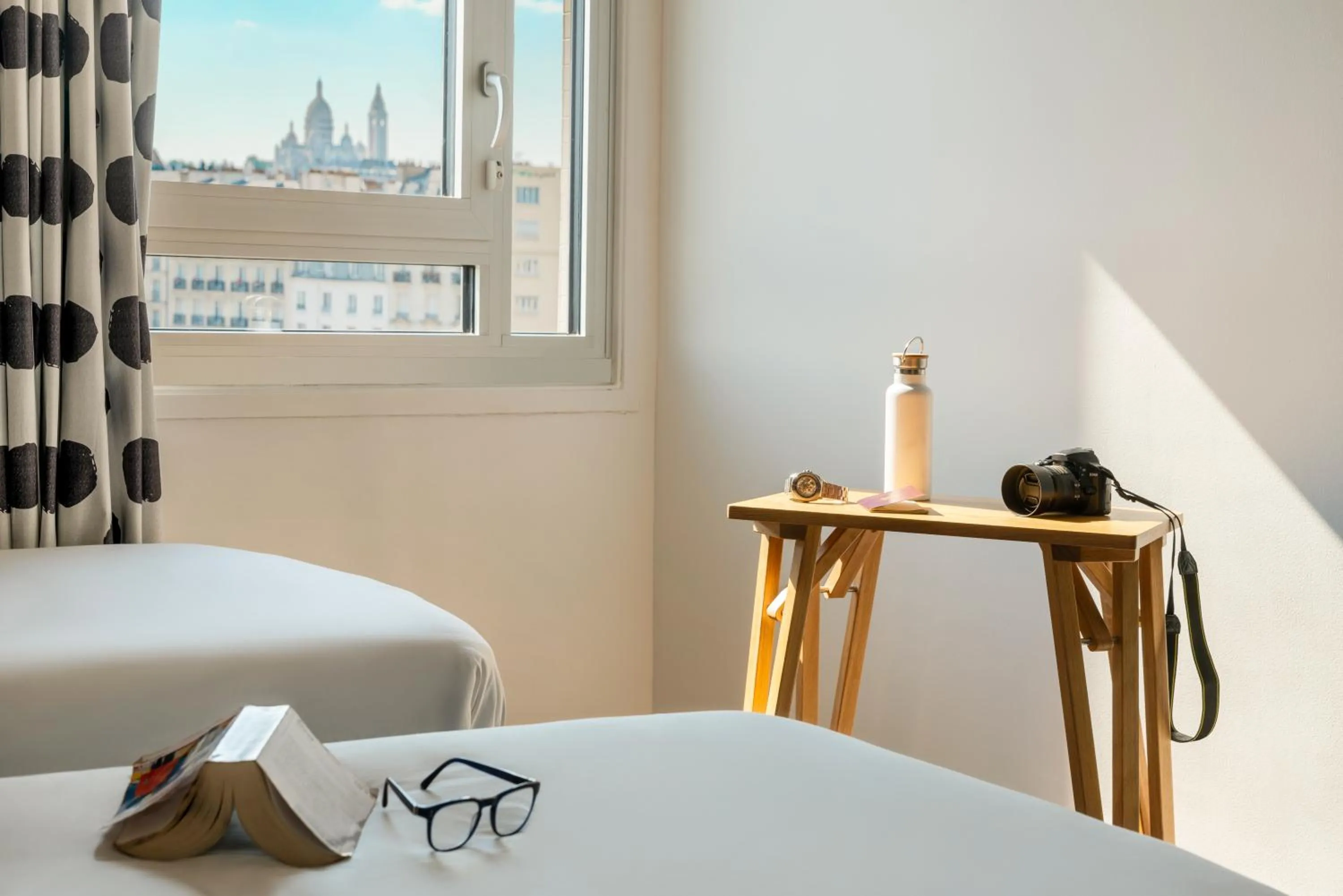 Bed in ibis Styles Paris Gare de l'Est Château Landon