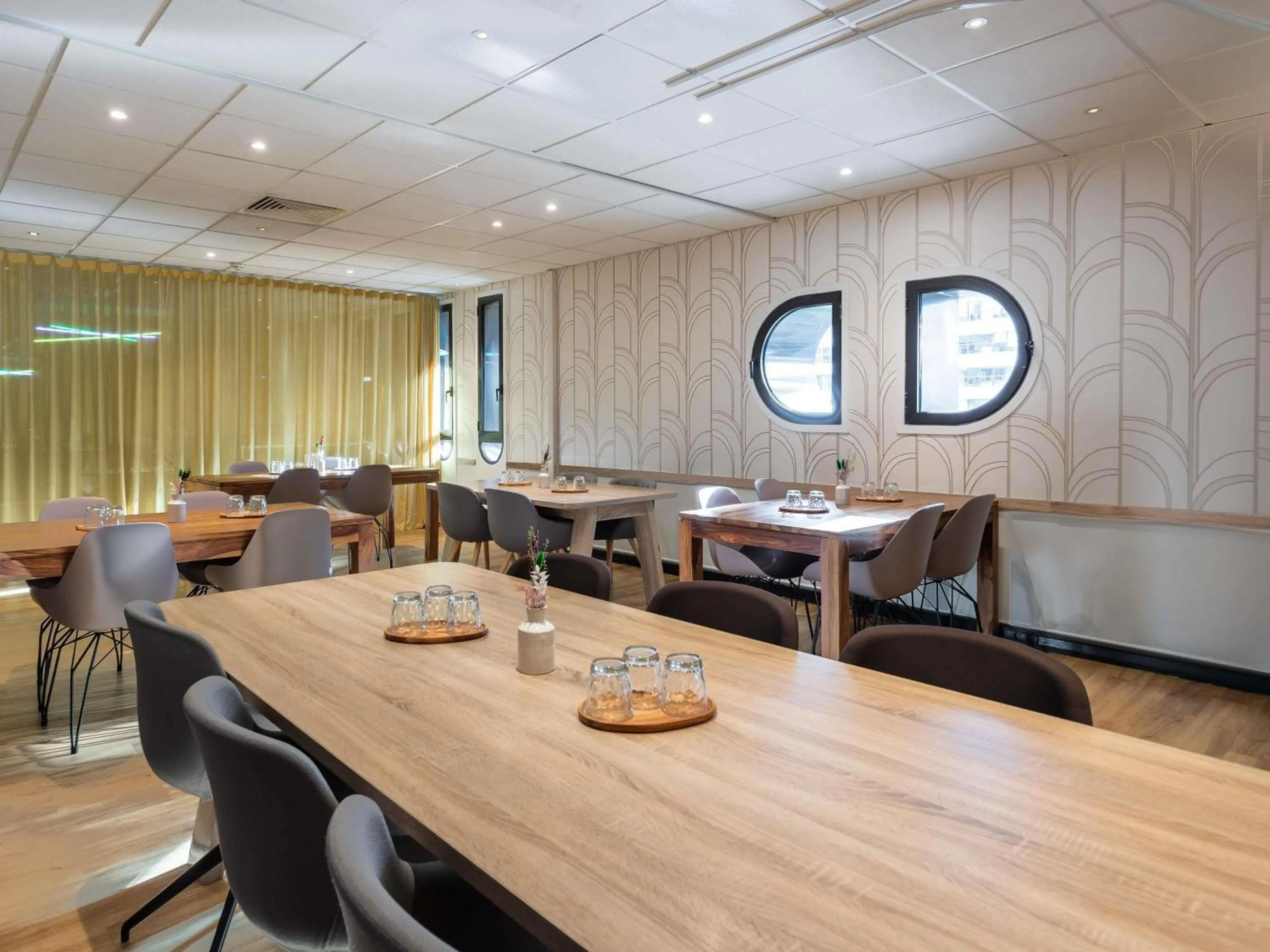 Lounge or bar in Mercure Paris Gare De Lyon TGV