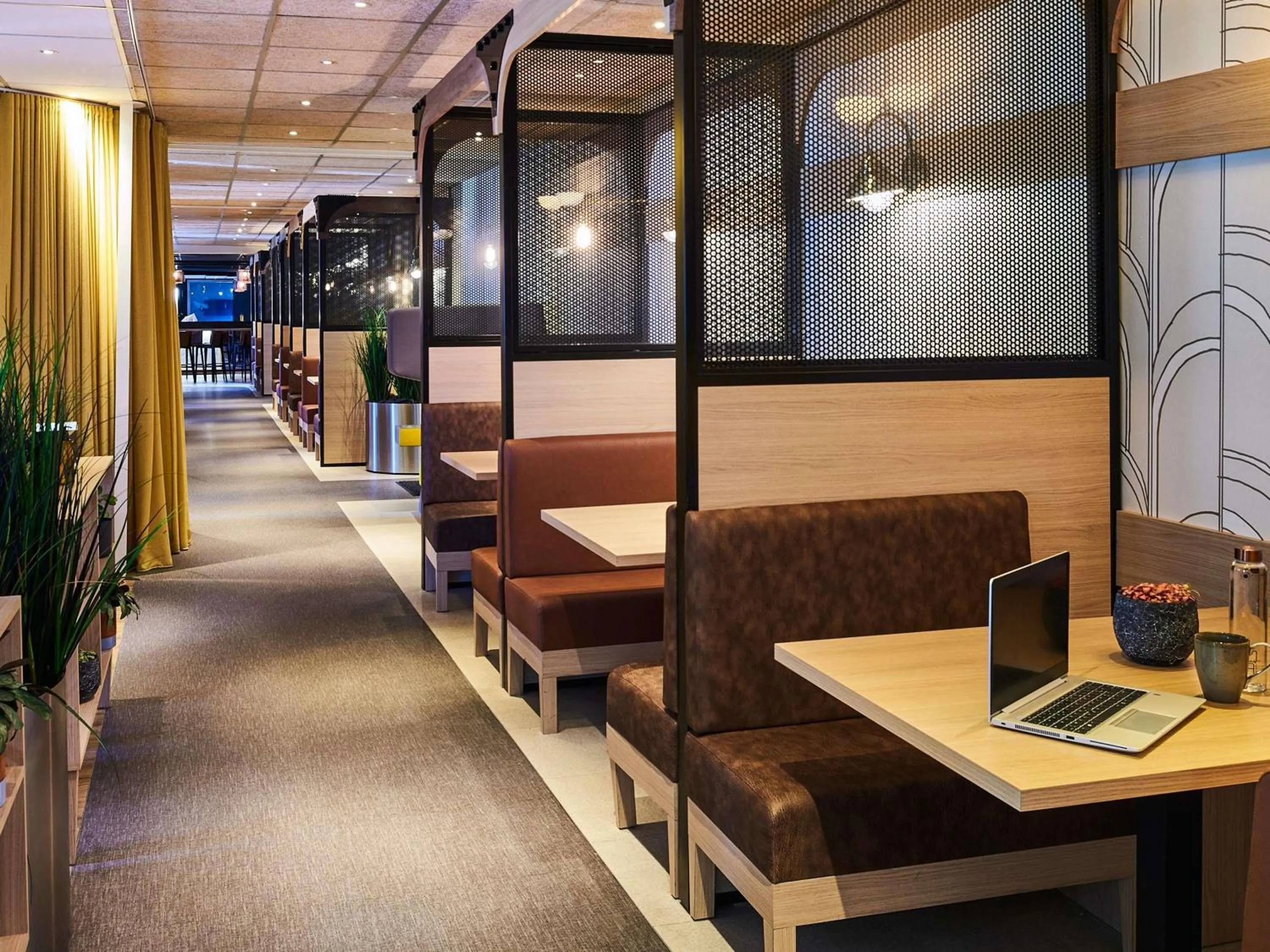 Lounge or bar in Mercure Paris Gare De Lyon TGV