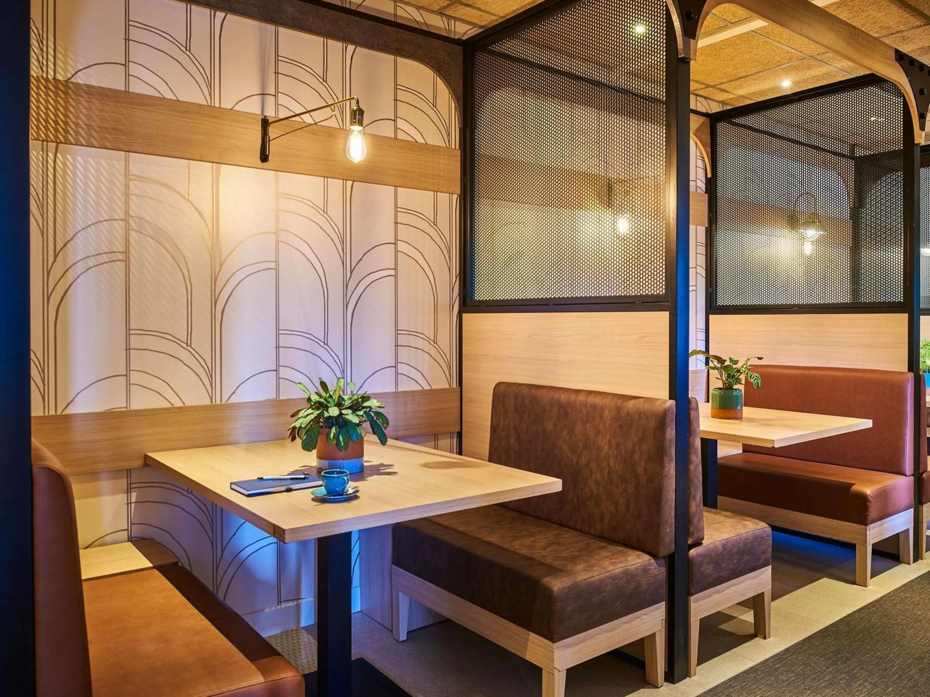 Lounge or bar in Mercure Paris Gare De Lyon TGV