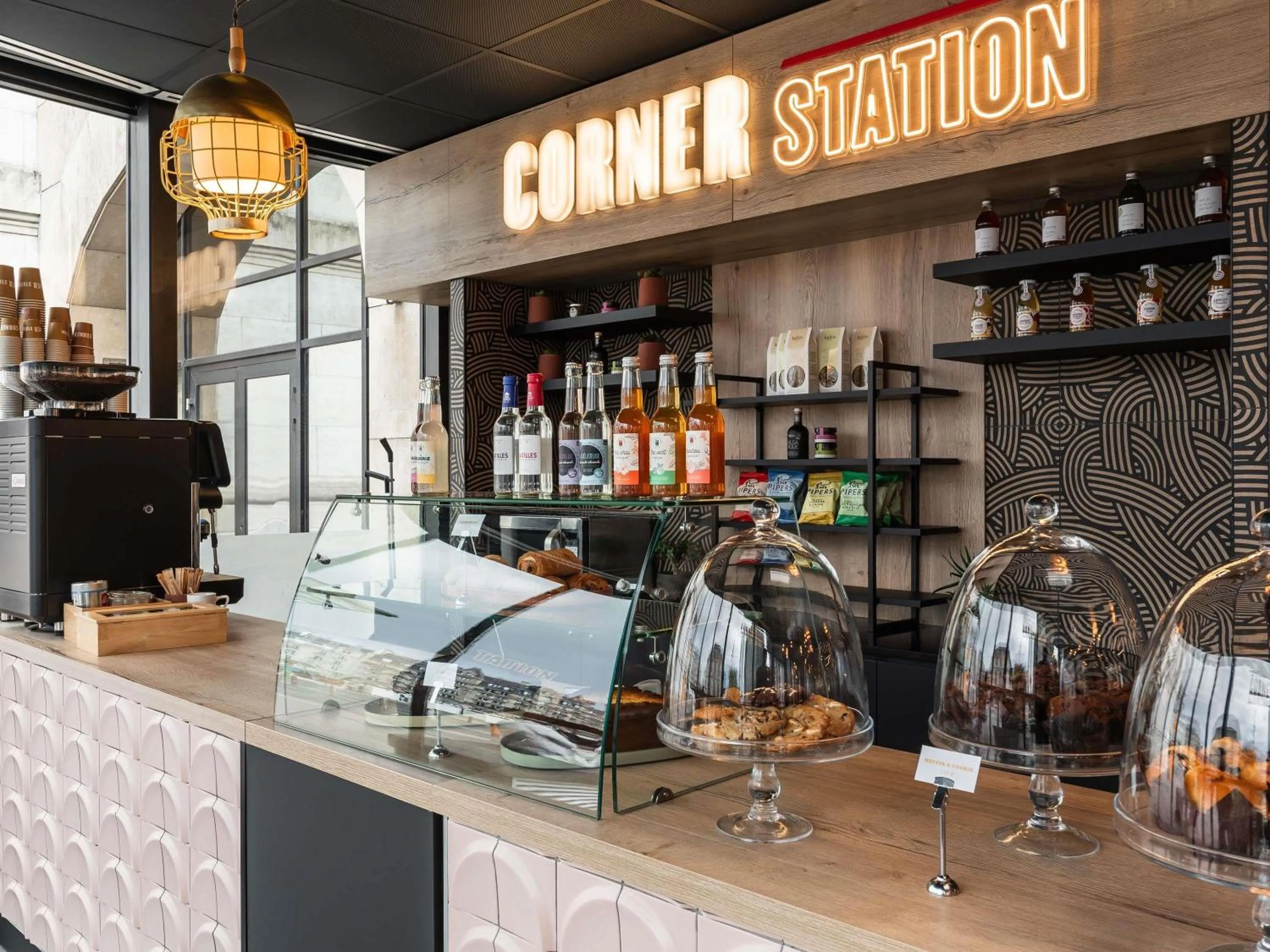 Lounge or bar in Mercure Paris Gare De Lyon TGV