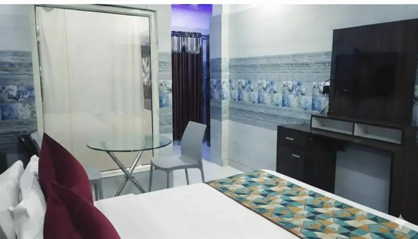 Deluxe Double Room in Hotel Ravi Palace Agra Deluxe Double Room in Hotel Ravi Palace Agra
