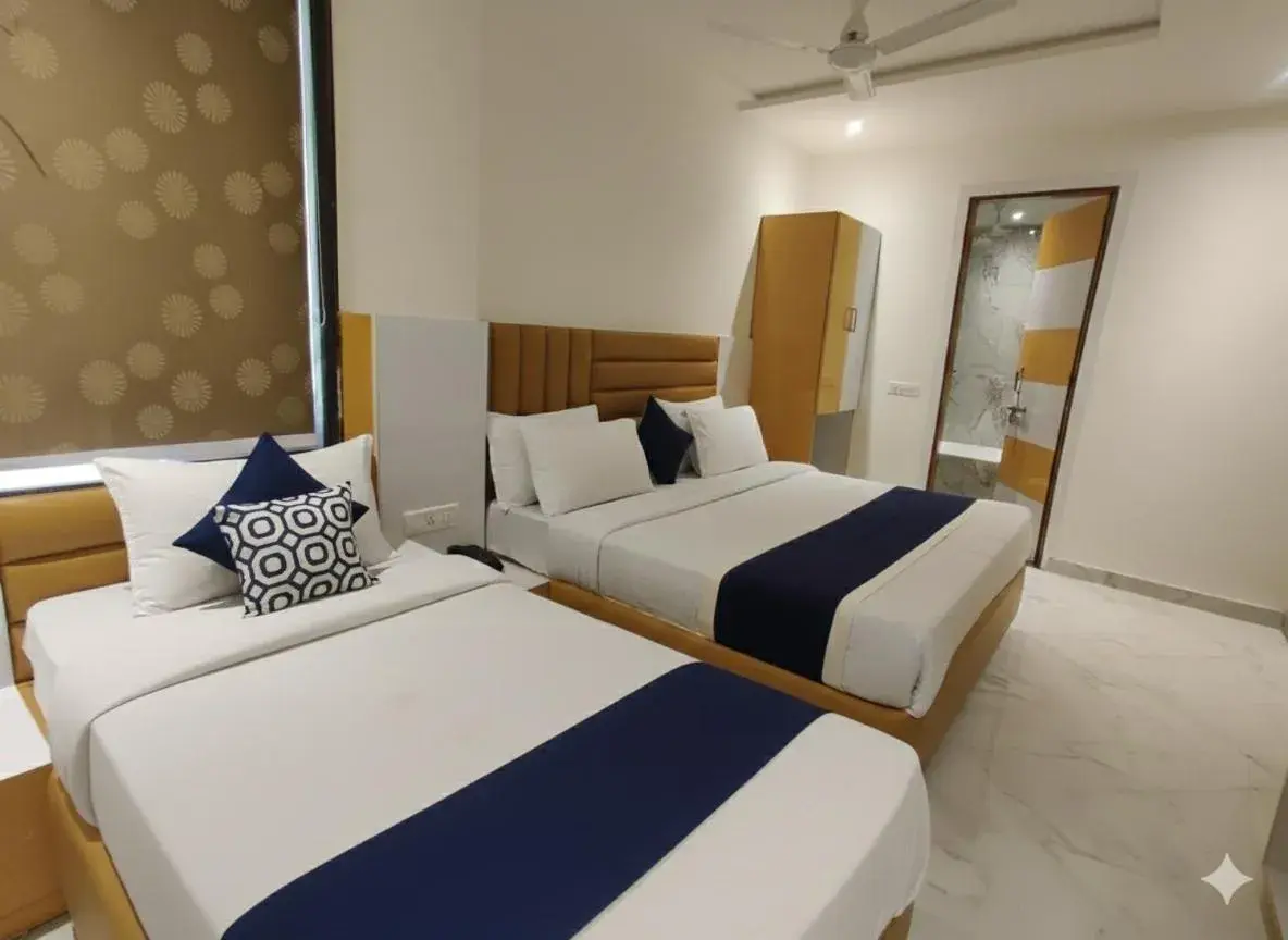 Deluxe Family Suite in Hotel Ravi Palace Agra Deluxe Family Suite in Hotel Ravi Palace Agra