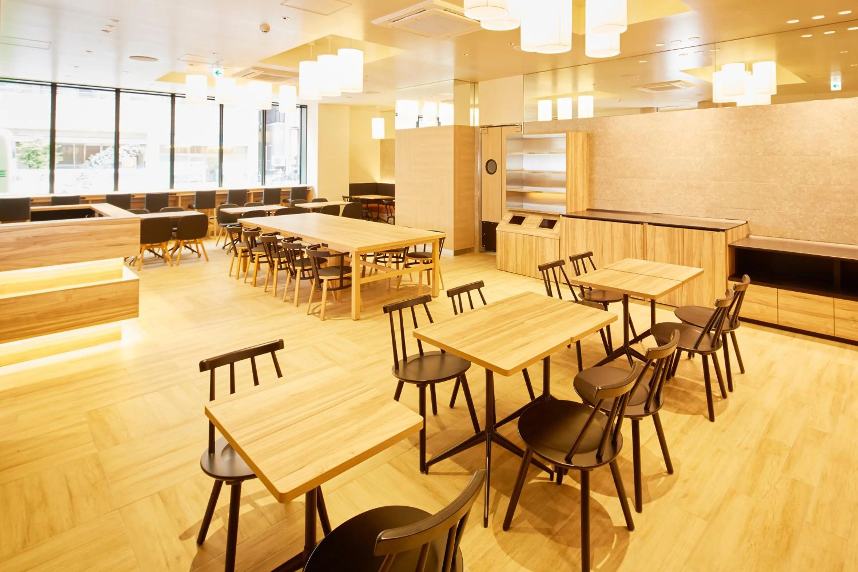 Restaurant/places to eat in hotel MONday Asakusa