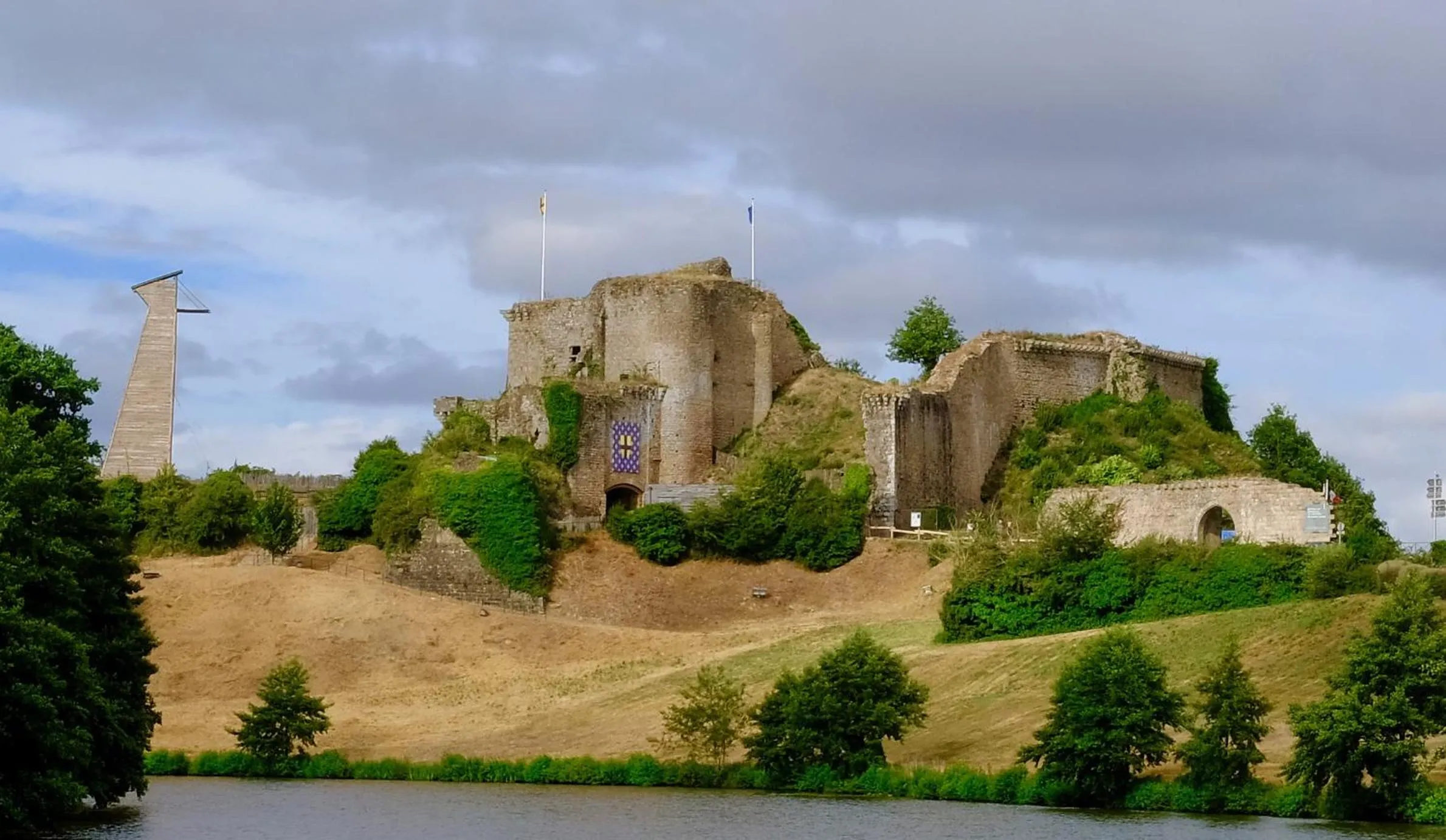 La maison du sculpteur à Tiffauges proche Puy du F