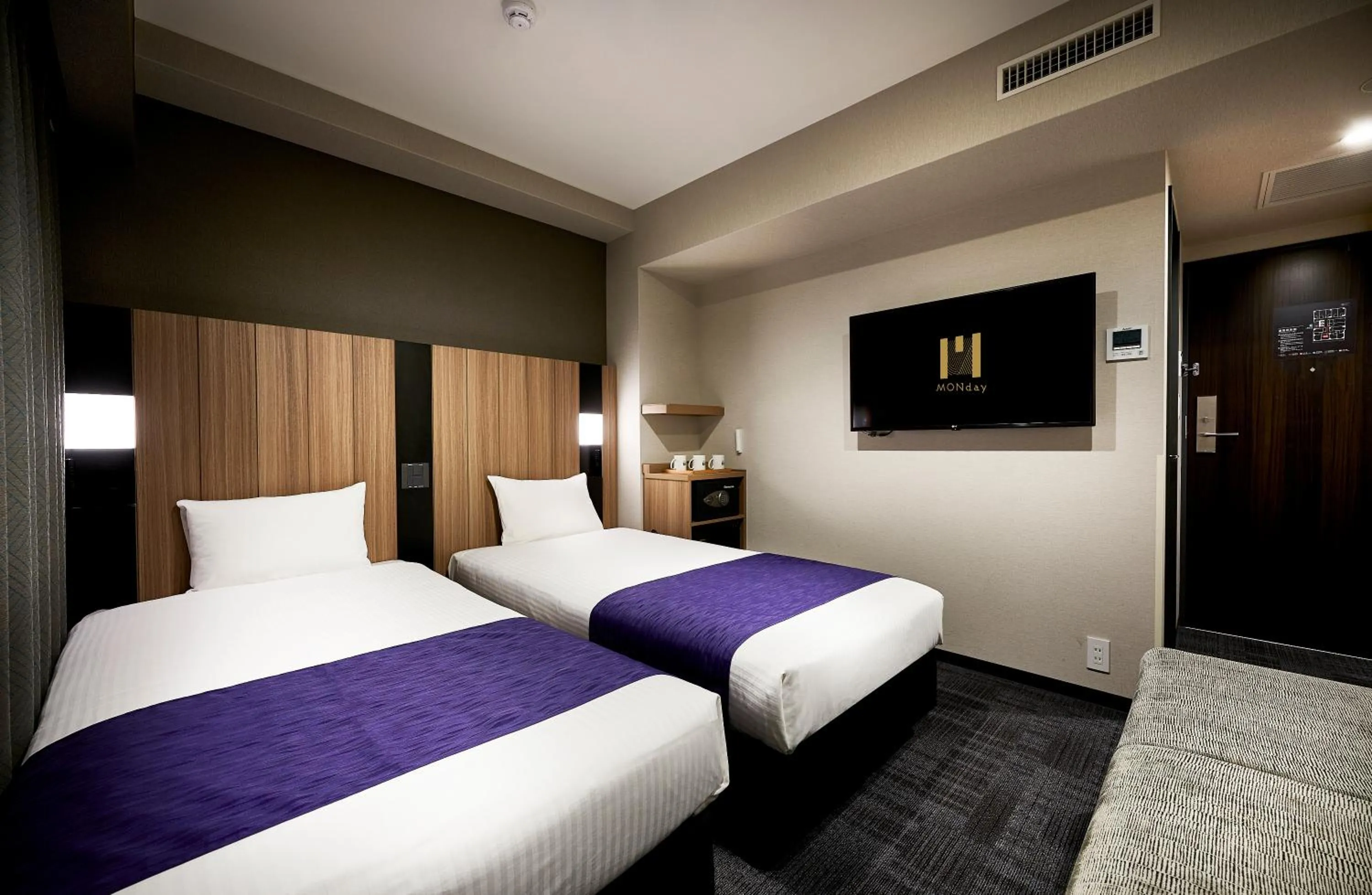 Bed in hotel MONday Kyoto Karasuma Nijo