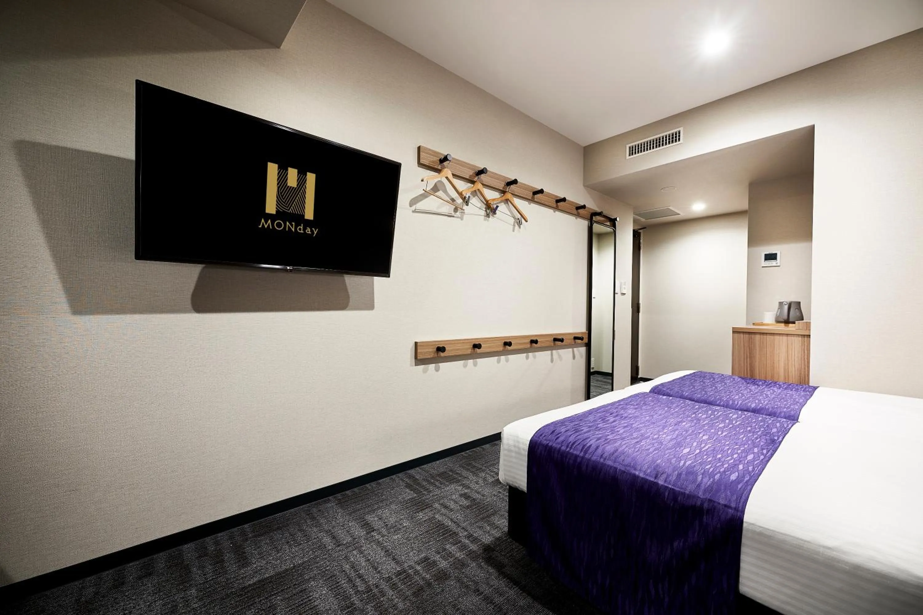 Bed in hotel MONday Kyoto Karasuma Nijo