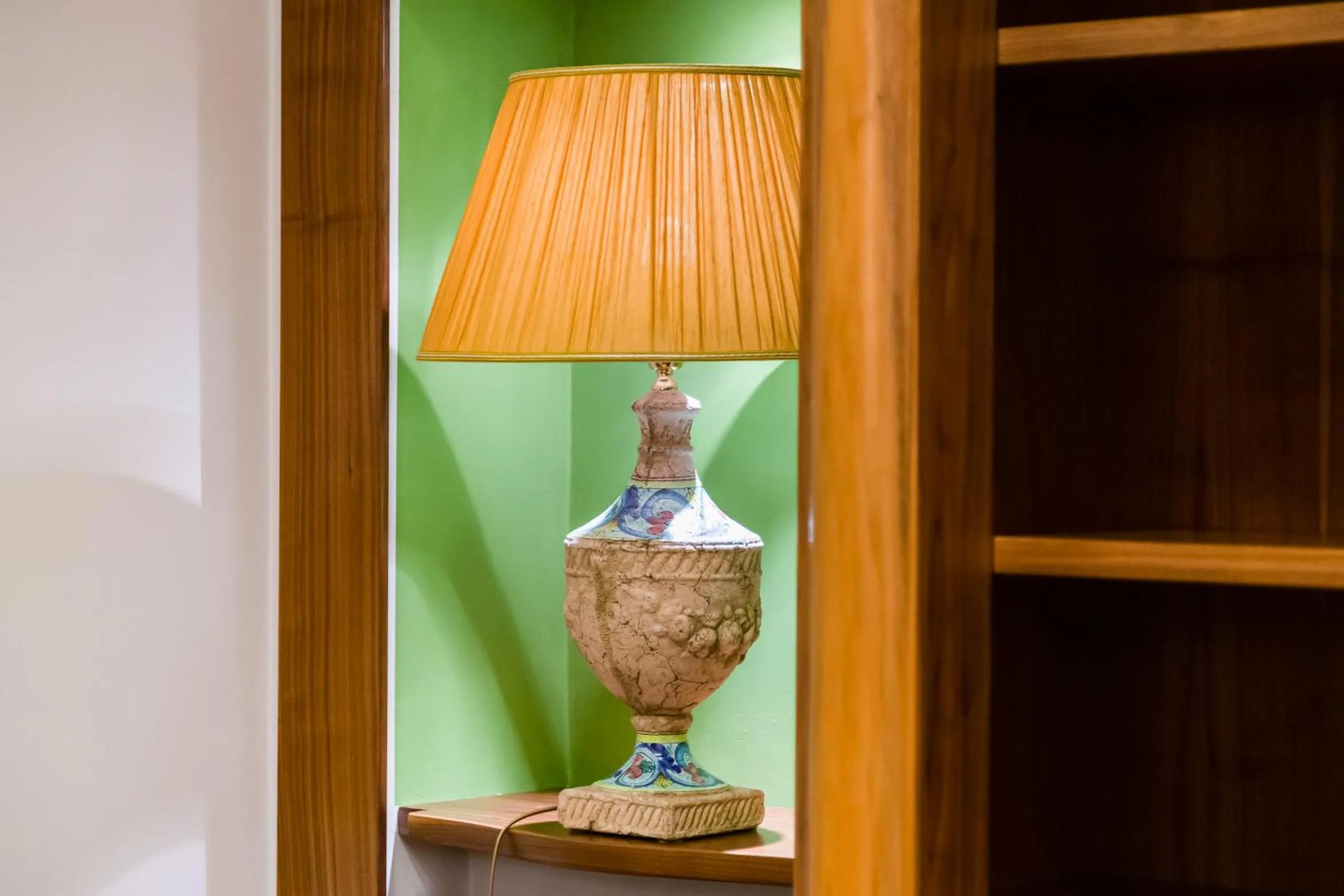 Decorative detail in Pantheon Antique Suite