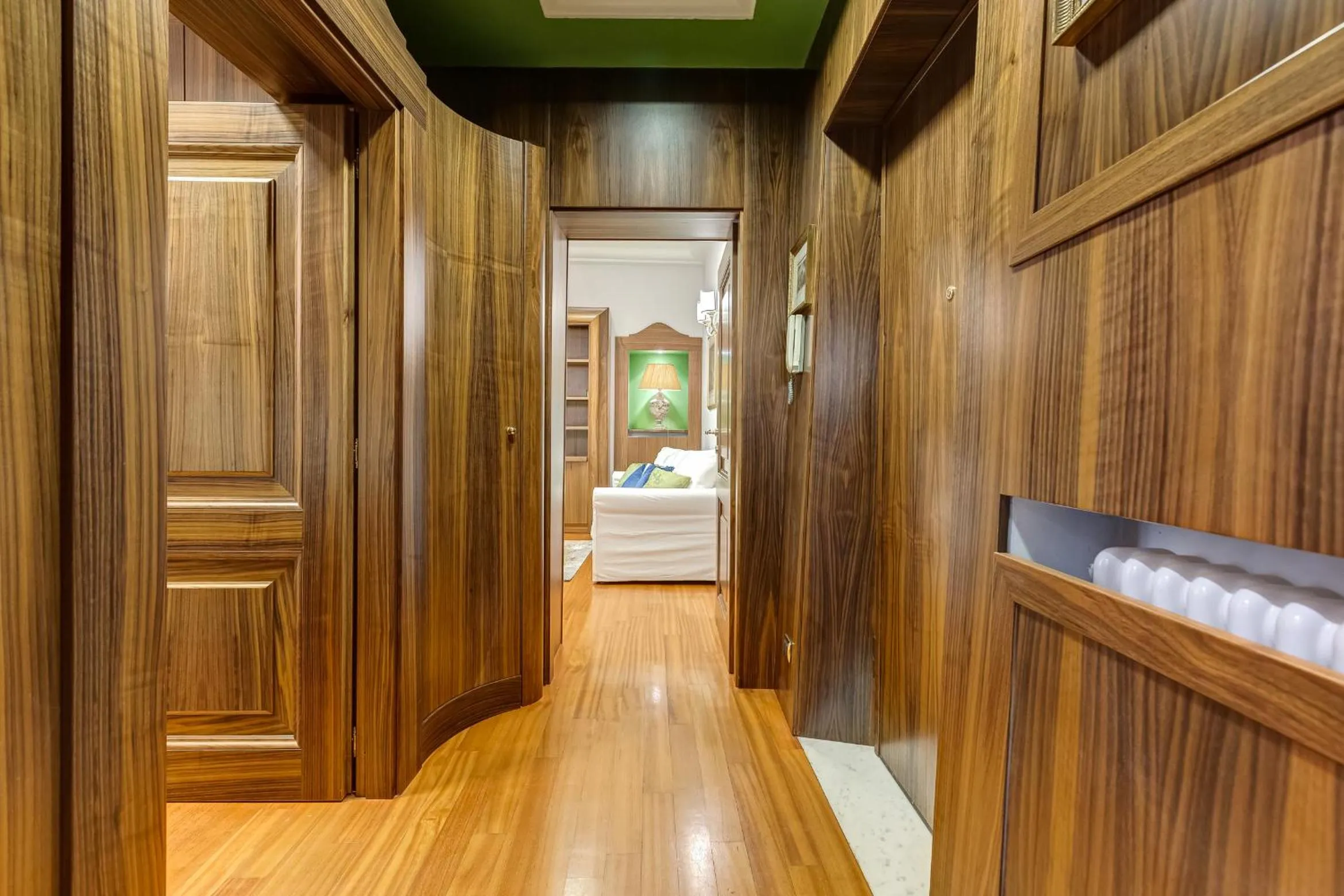 wardrobe in Pantheon Antique Suite