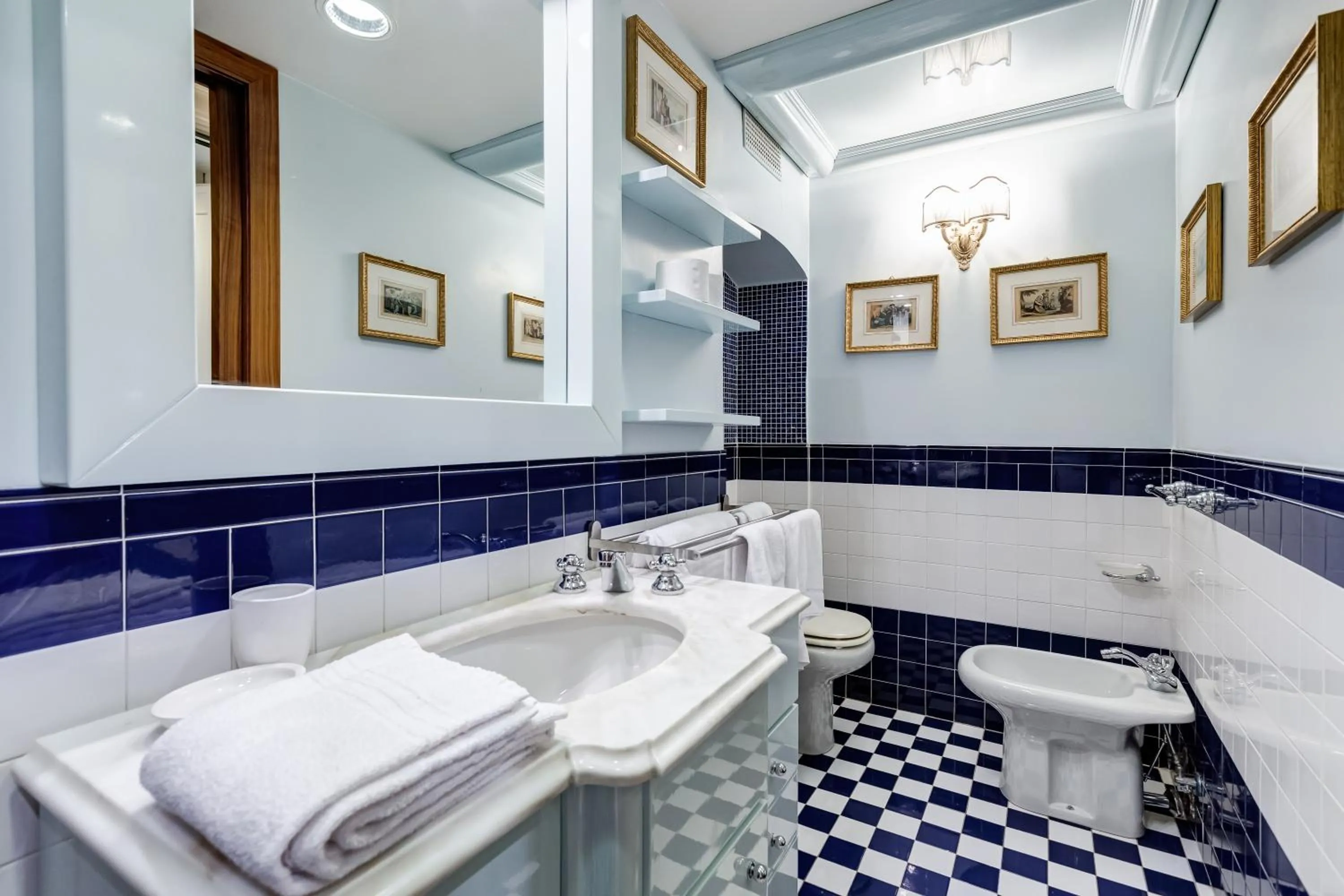 Bathroom in Pantheon Antique Suite
