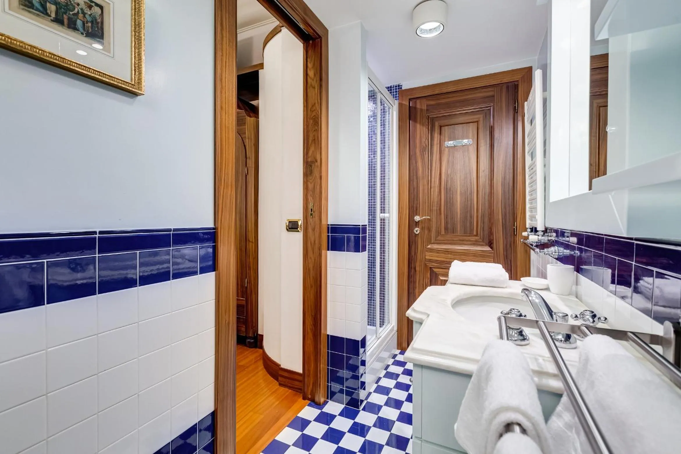 Bathroom in Pantheon Antique Suite