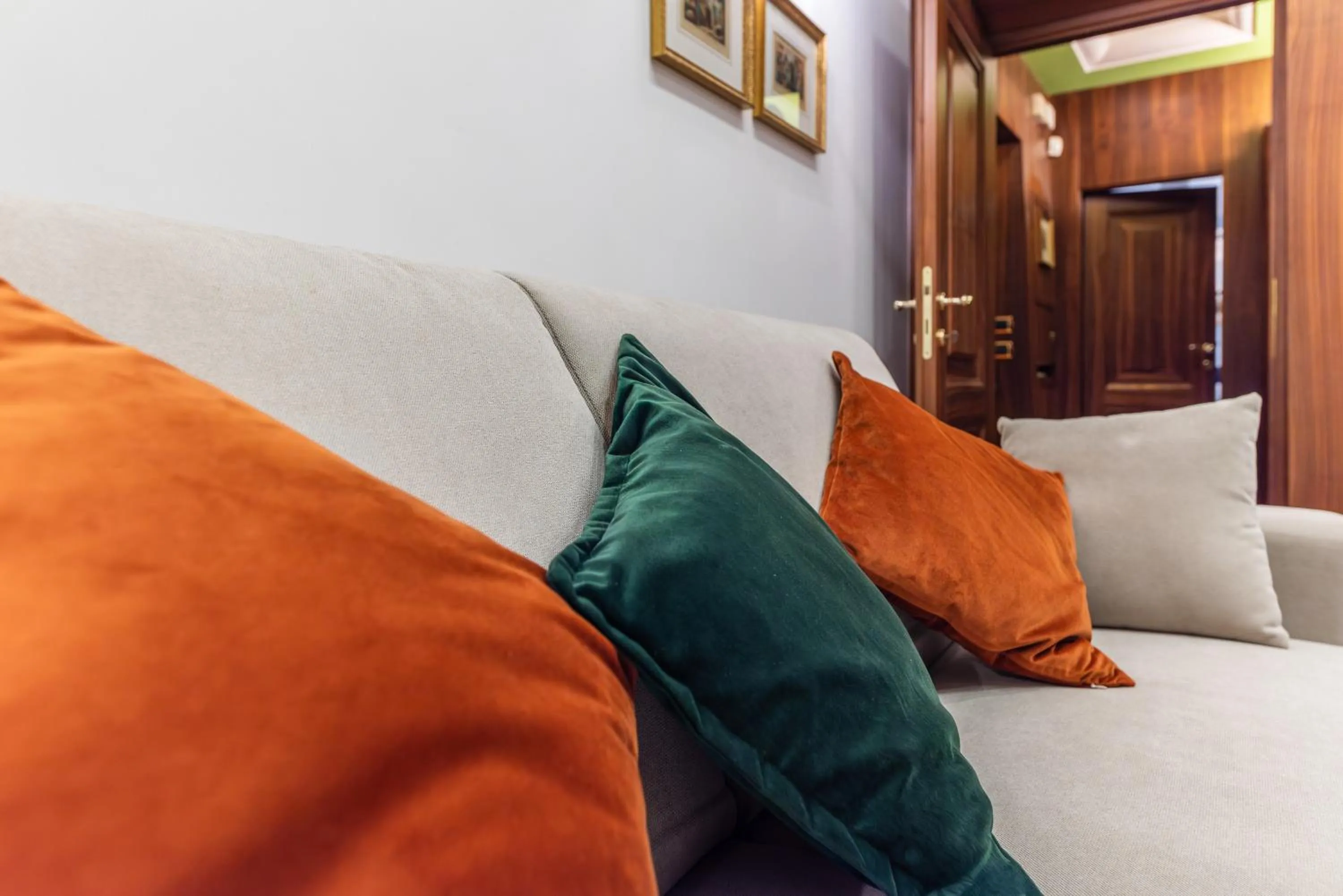 Pantheon Antique Suite