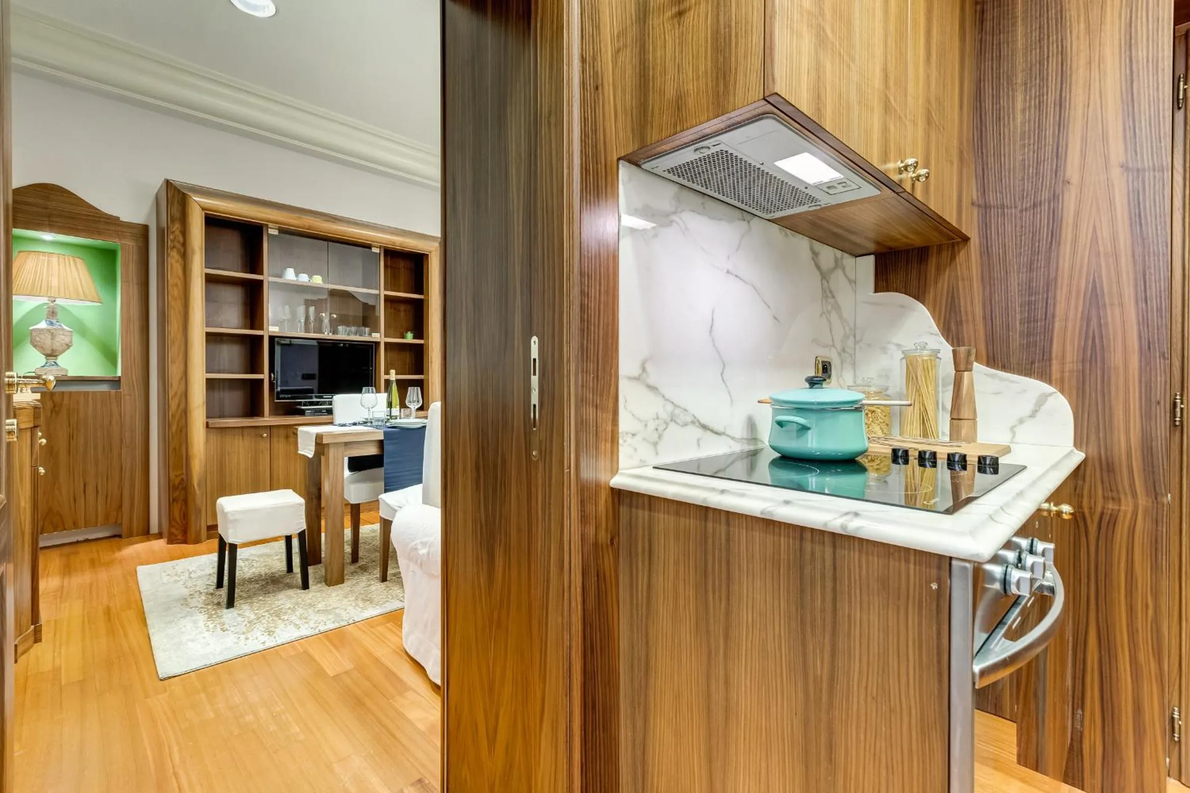 Kitchen or kitchenette in Pantheon Antique Suite