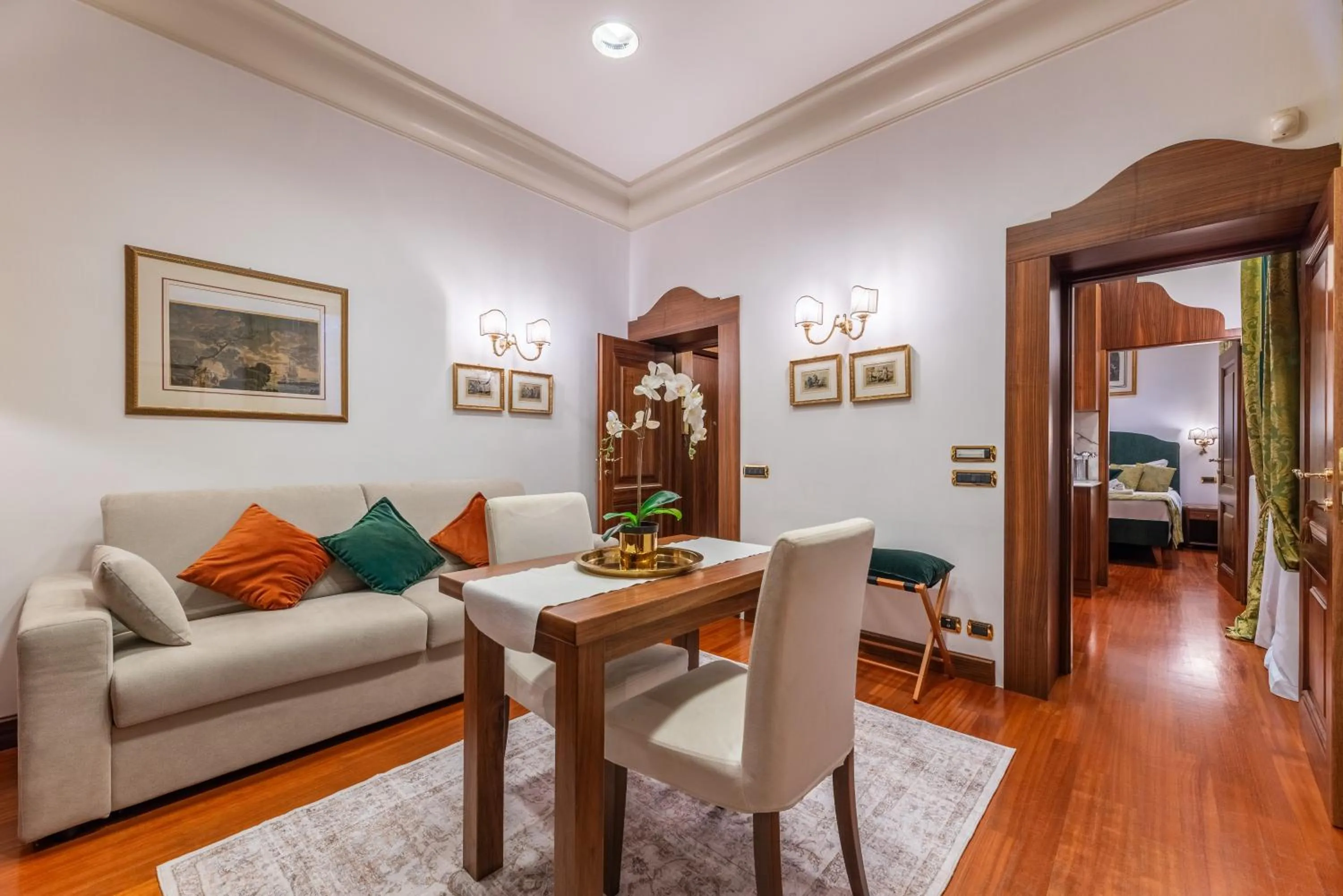 Pantheon Antique Suite