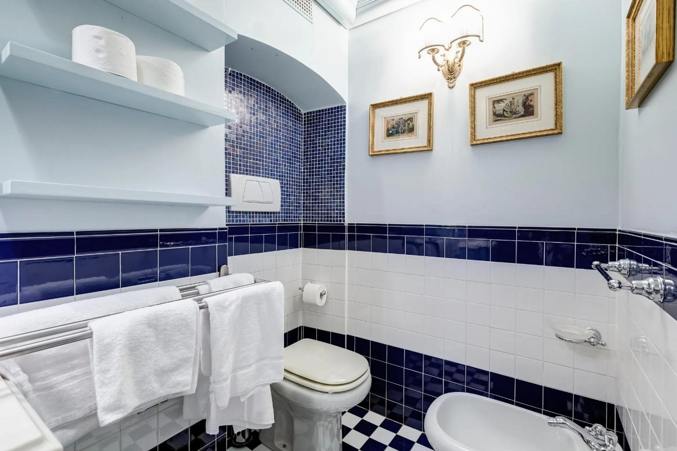 Toilet in Pantheon Antique Suite