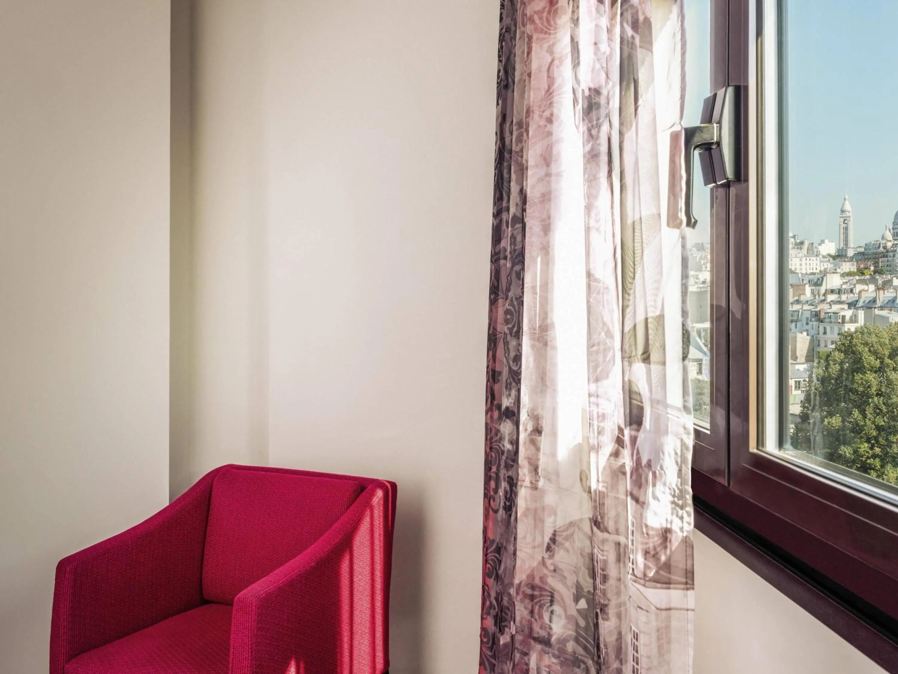 Bedroom in Mercure Paris Montmartre Sacré Coeur