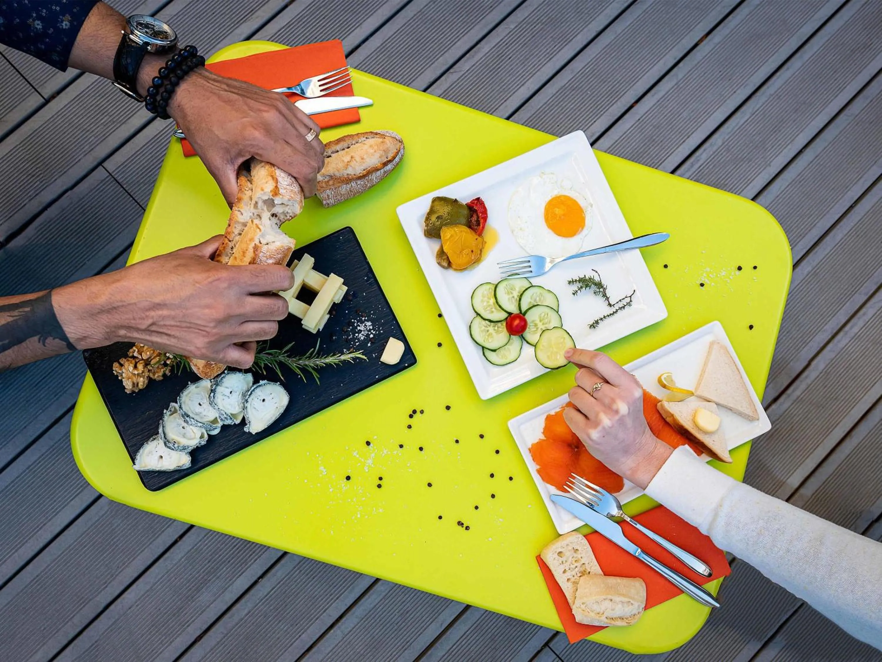 Restaurant/places to eat in Mercure Paris Montmartre Sacré Coeur