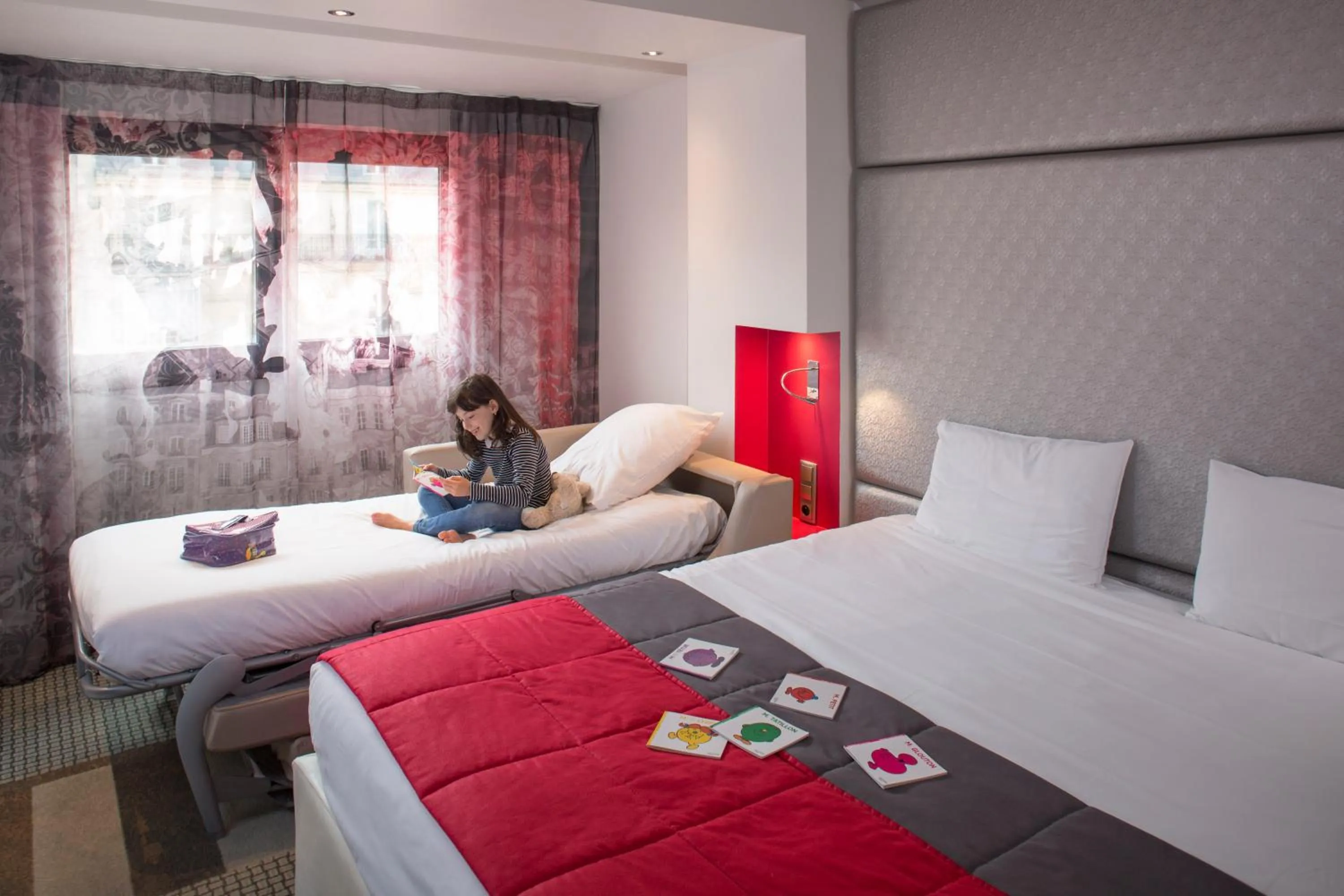 Bed in Mercure Paris Montmartre Sacré Coeur