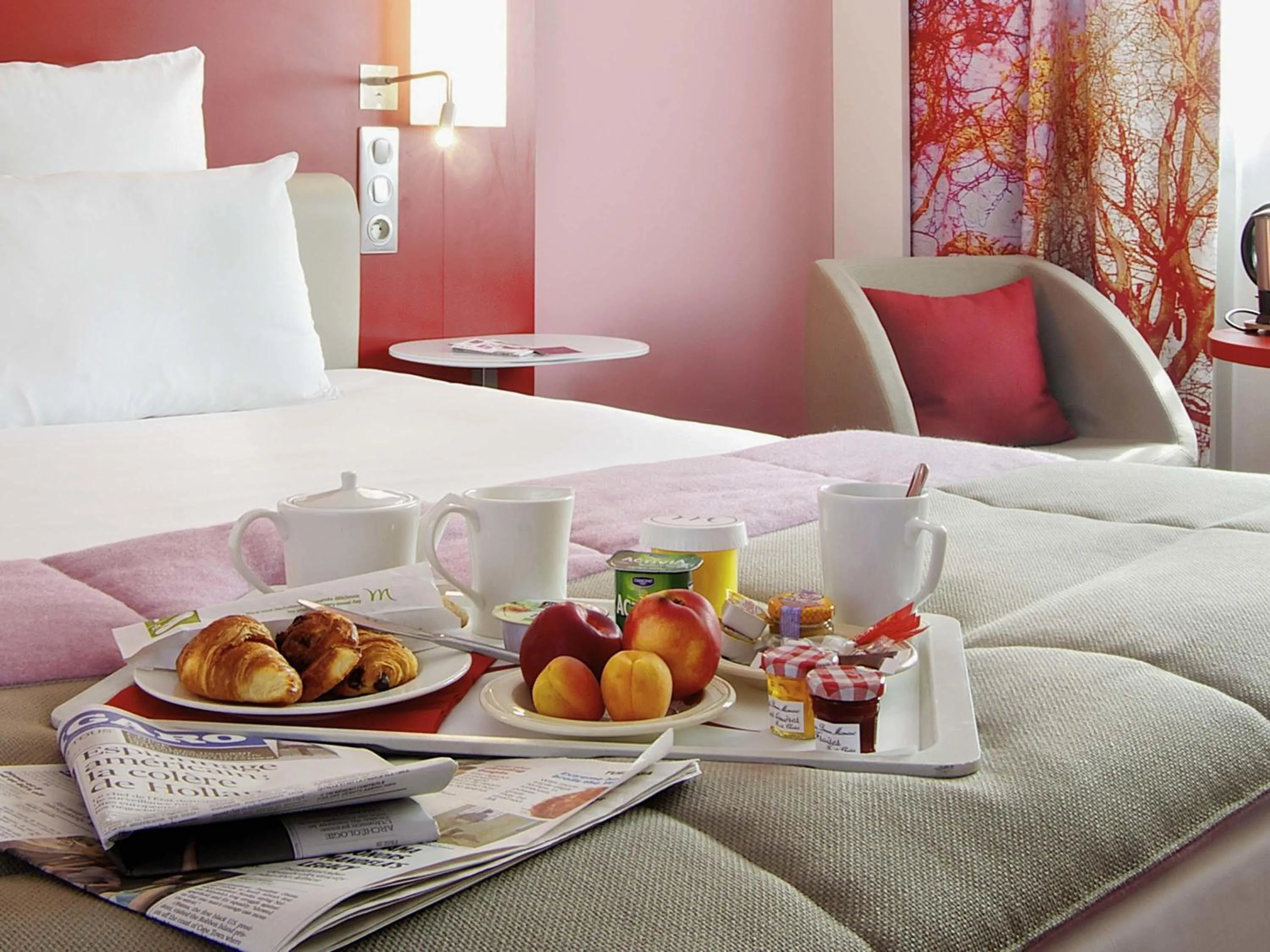 Bedroom in Mercure Paris Montmartre Sacré Coeur