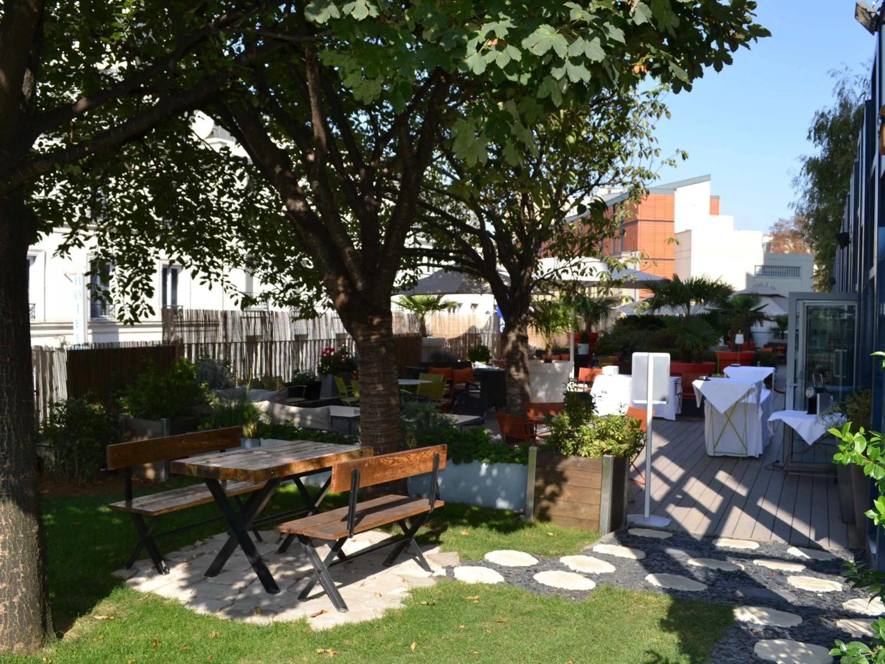 Restaurant/places to eat in Mercure Paris Montmartre Sacré Coeur