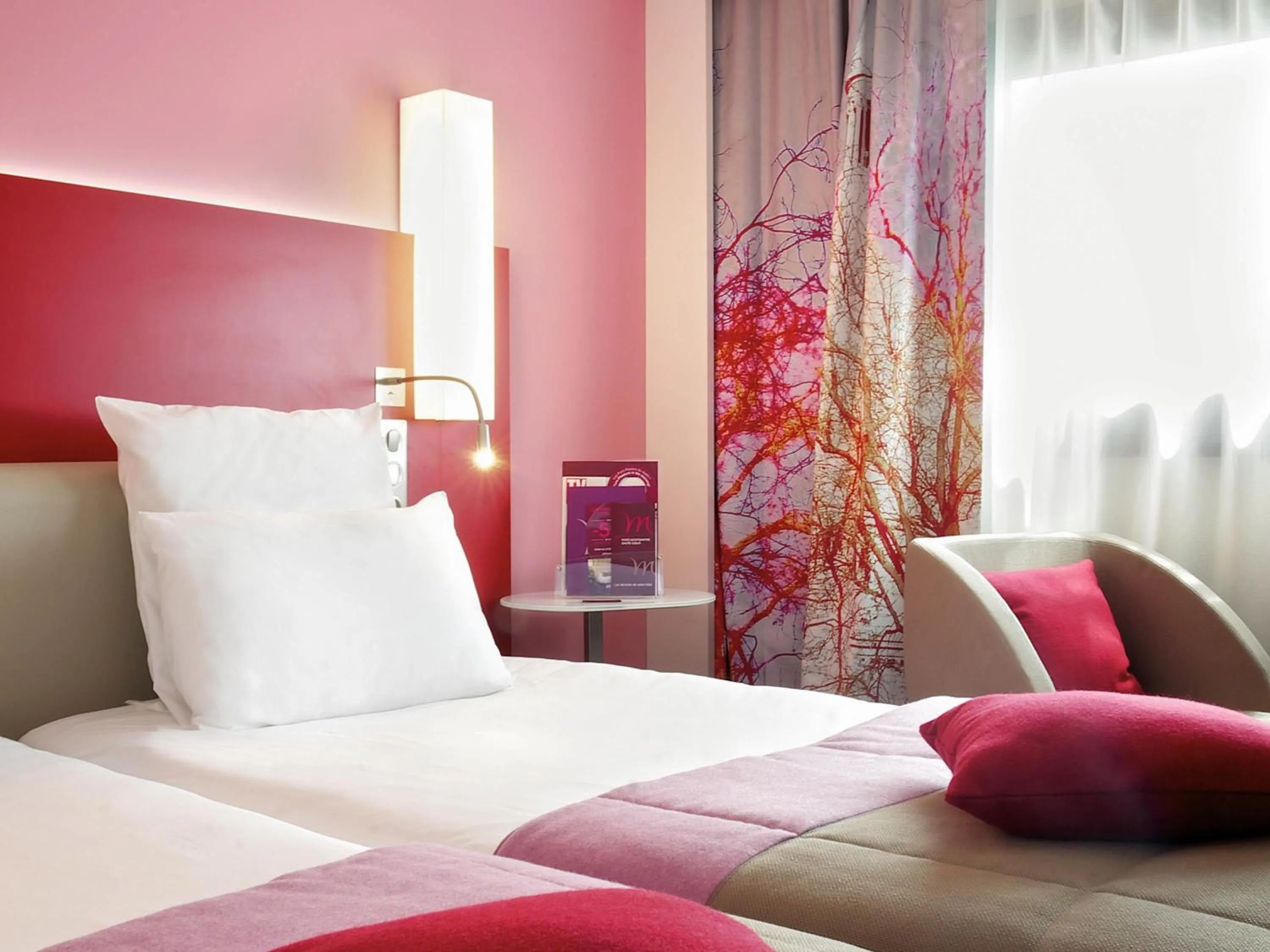 Bedroom, Bed in Mercure Paris Montmartre Sacré Coeur