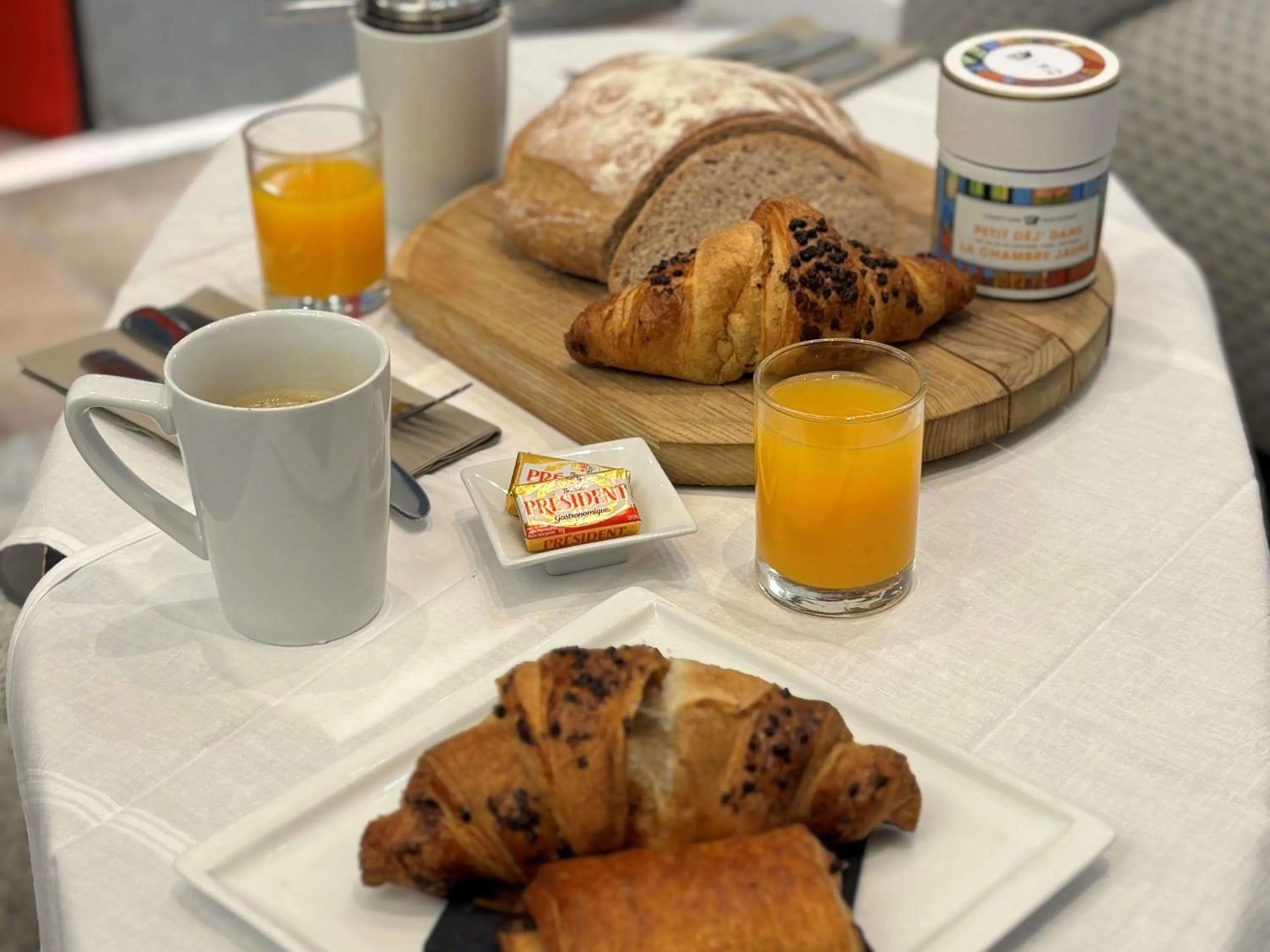 Bedroom in Mercure Paris Montmartre Sacré Coeur