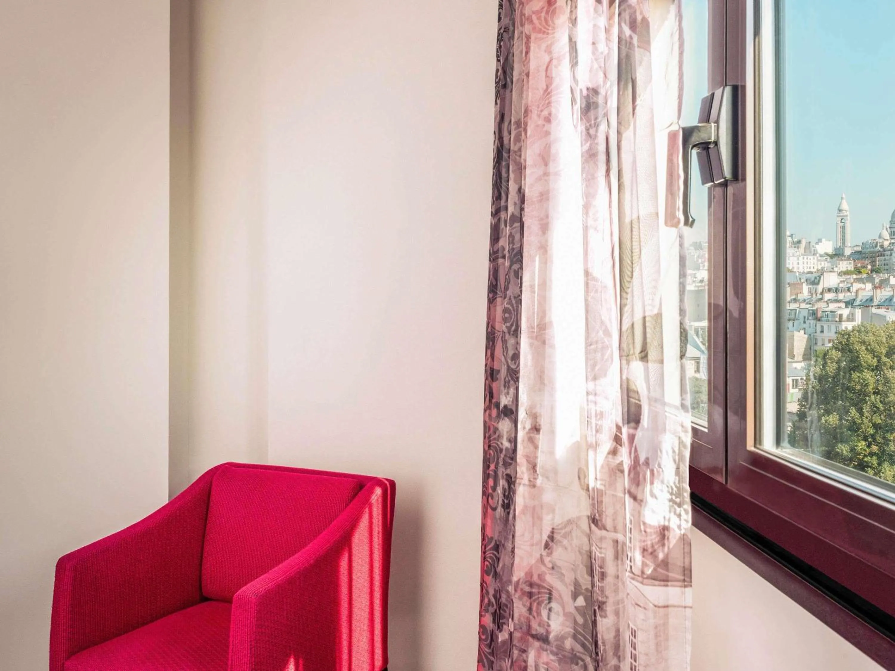Bedroom in Mercure Paris Montmartre Sacré Coeur