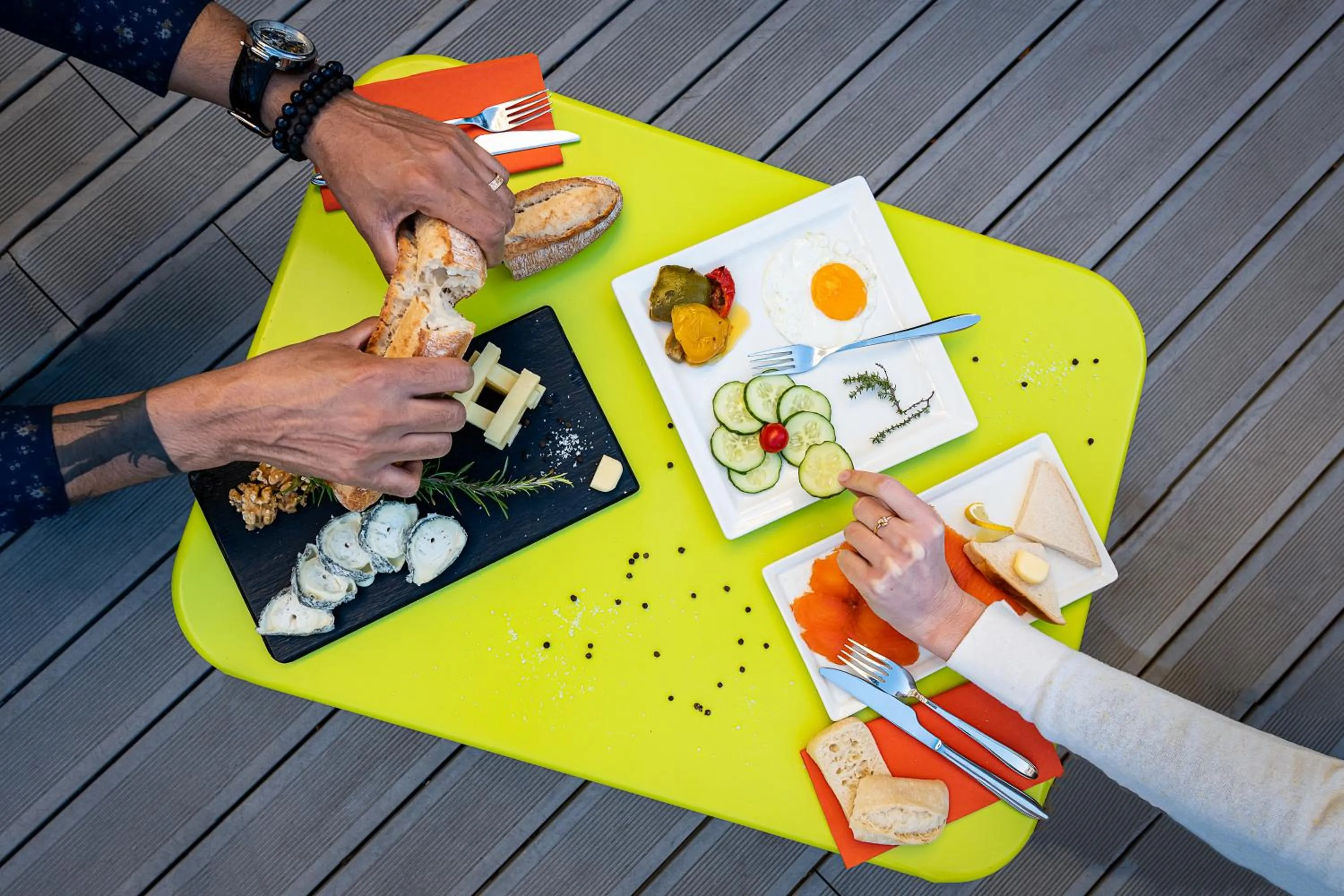 Patio in Mercure Paris Montmartre Sacré Coeur