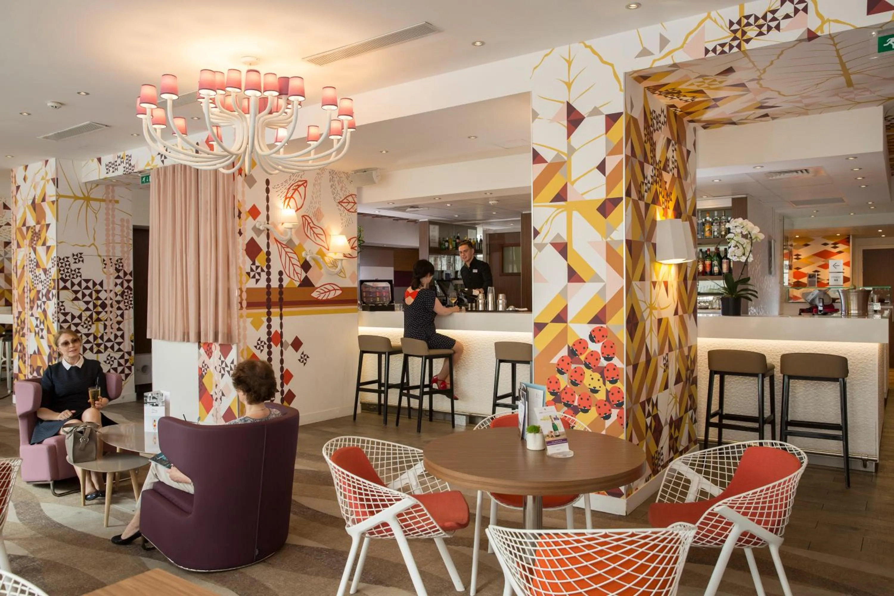 People in Mercure Paris Montmartre Sacré Coeur