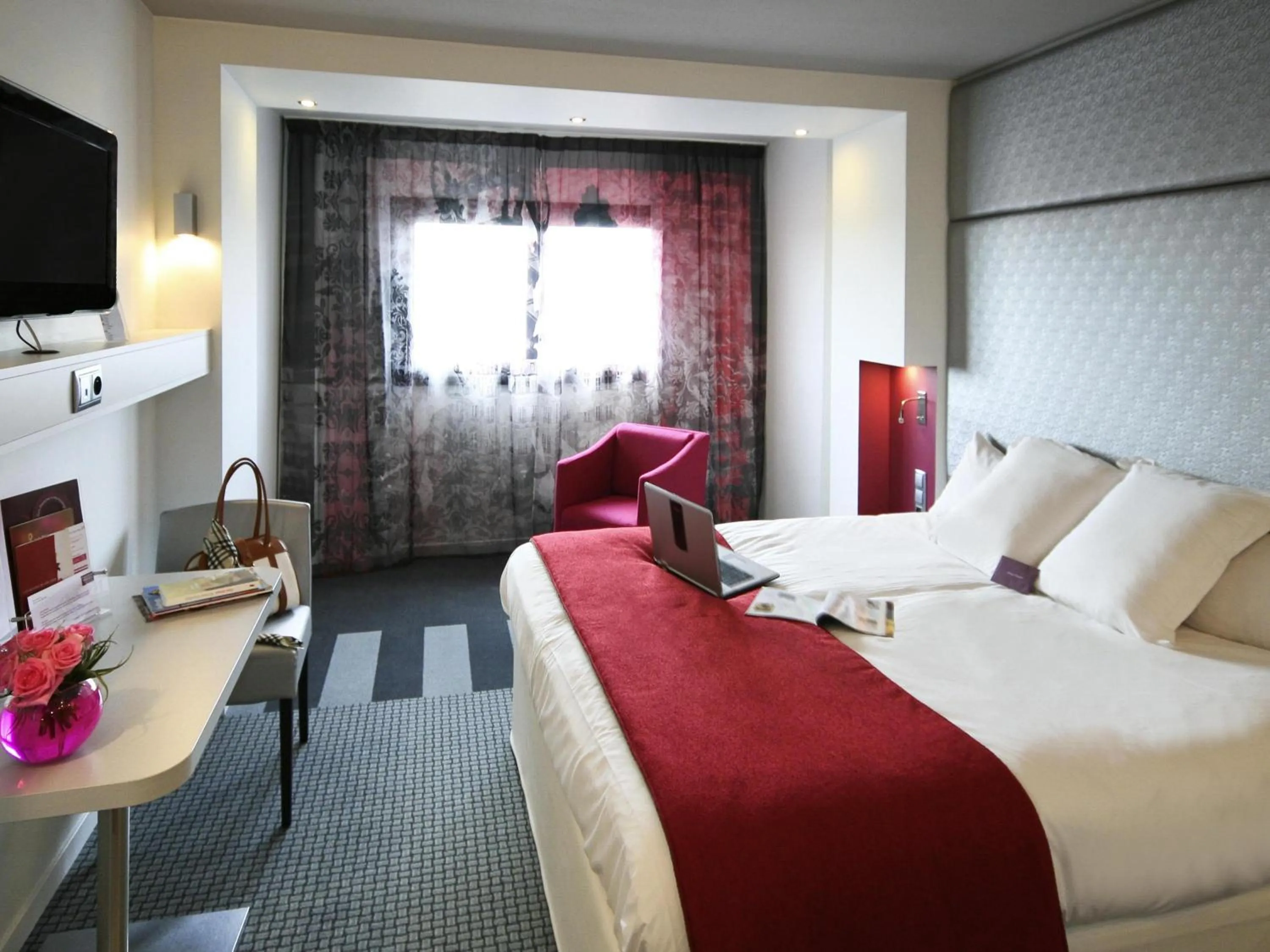 Bedroom, Bed in Mercure Paris Montmartre Sacré Coeur