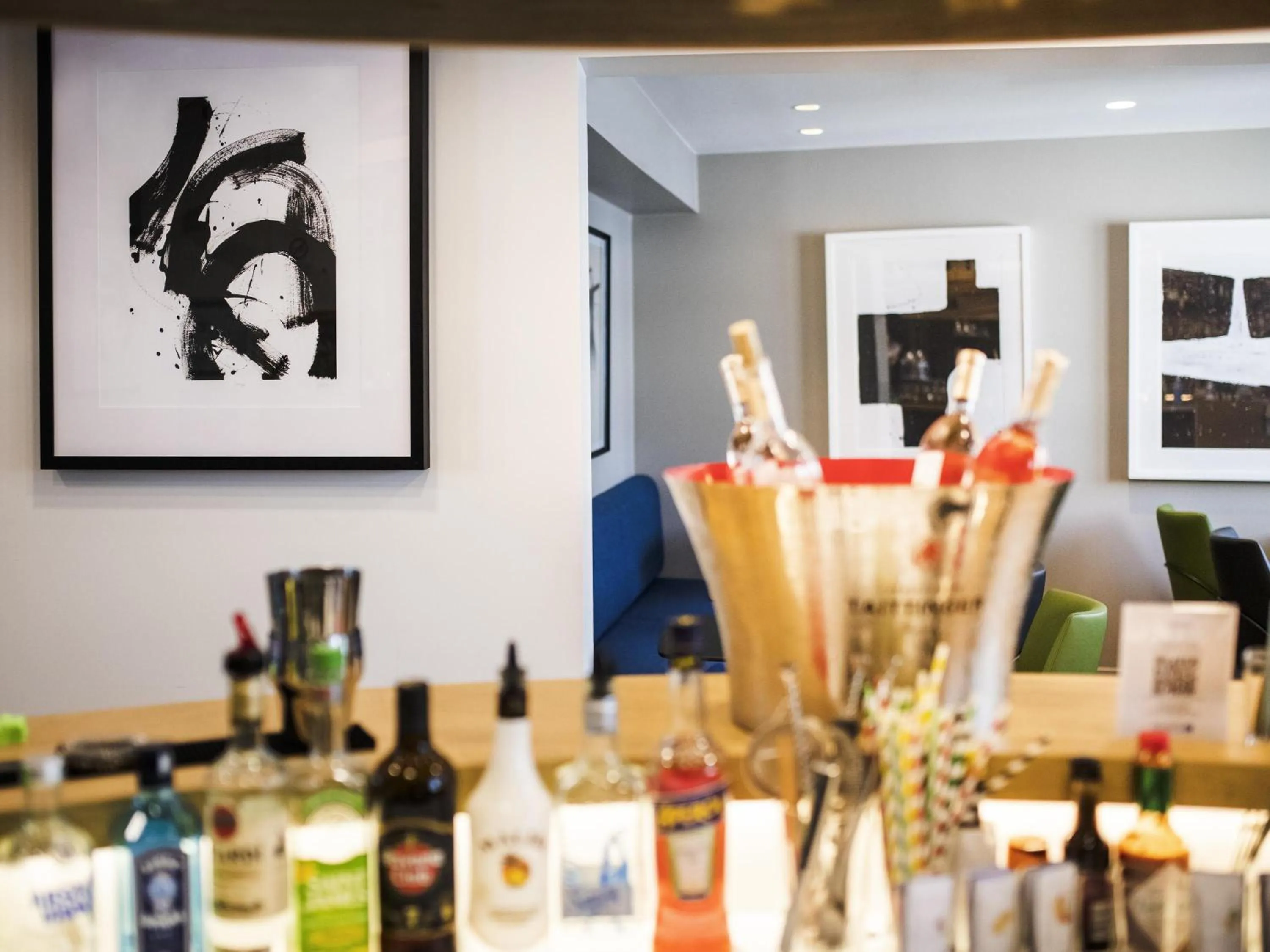 Restaurant/places to eat in Mercure Paris La Défense