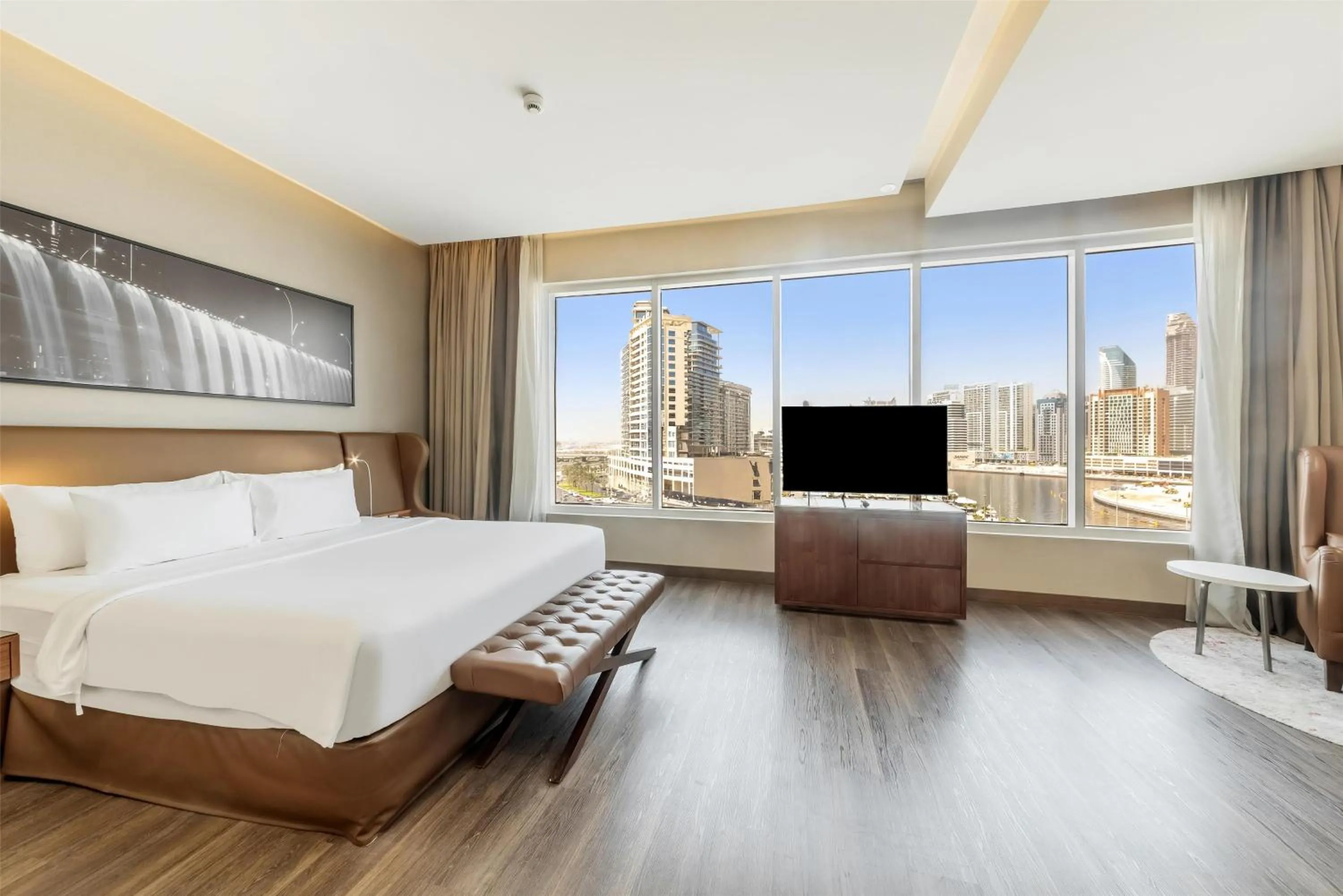 Bedroom, Bed in Radisson Blu Hotel, Dubai Canal View