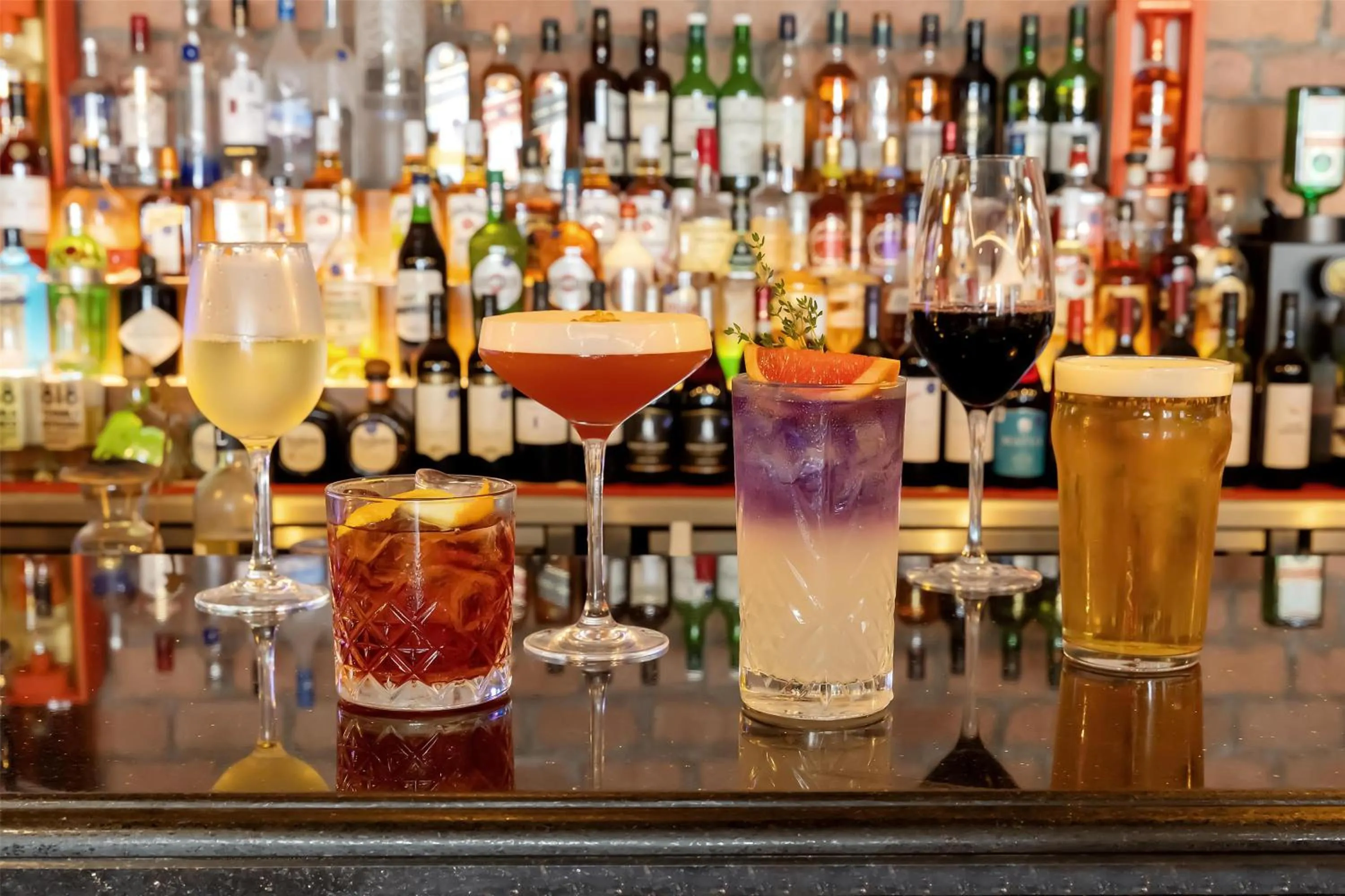 Lounge or bar in Radisson Blu Hotel, Dubai Canal View