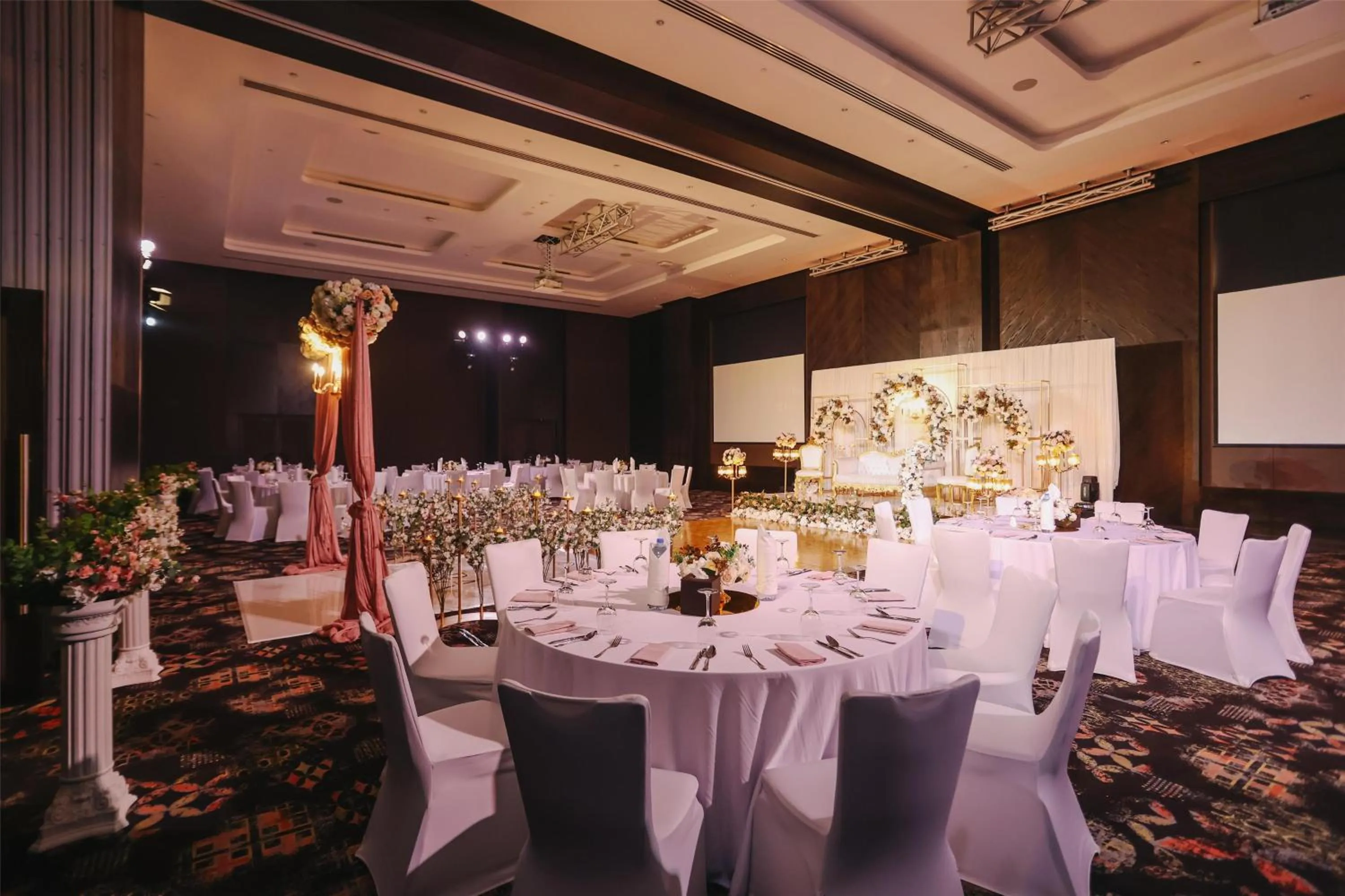 wedding in Radisson Blu Hotel, Dubai Canal View