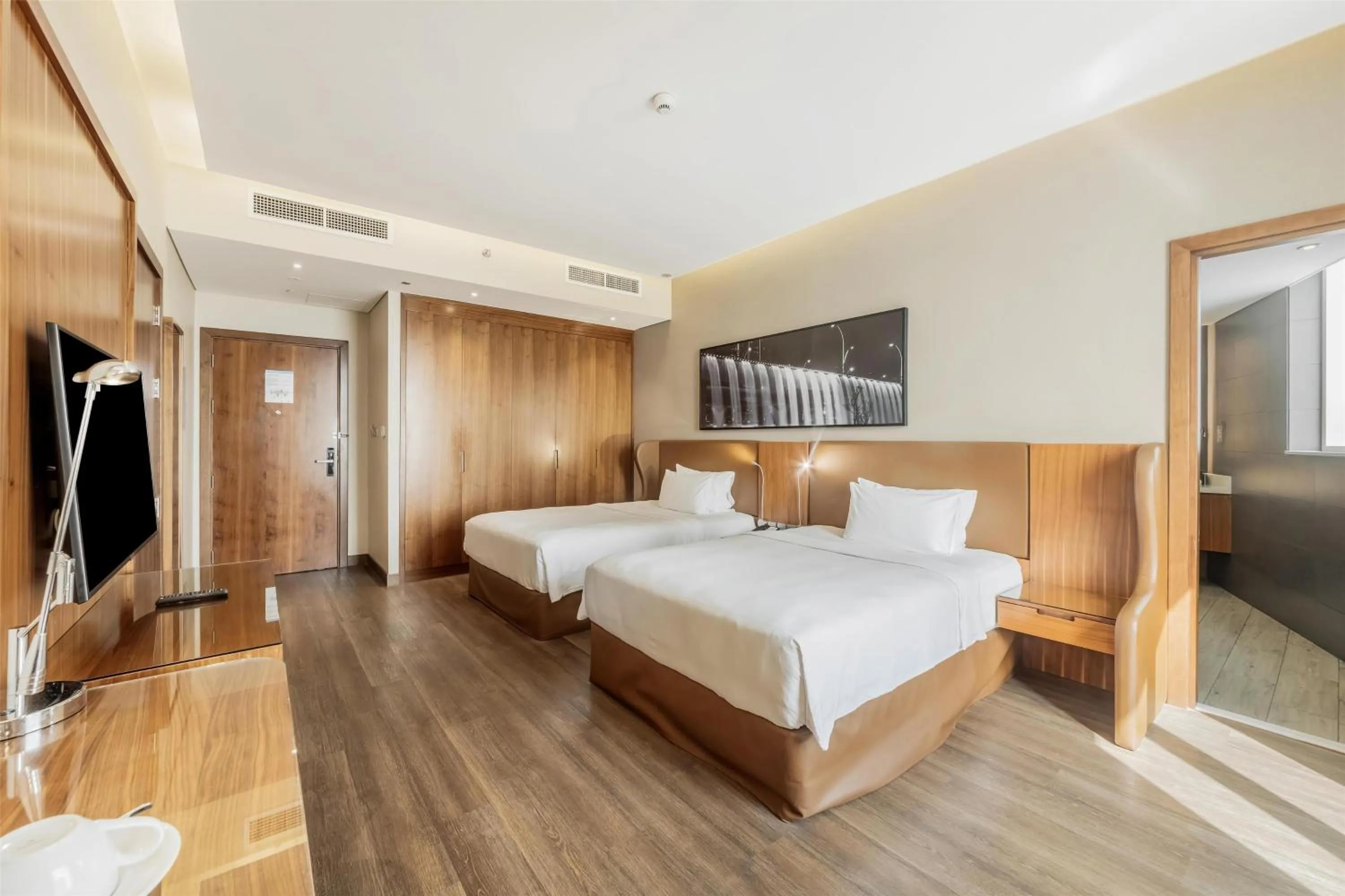 Bedroom, Bed in Radisson Blu Hotel, Dubai Canal View