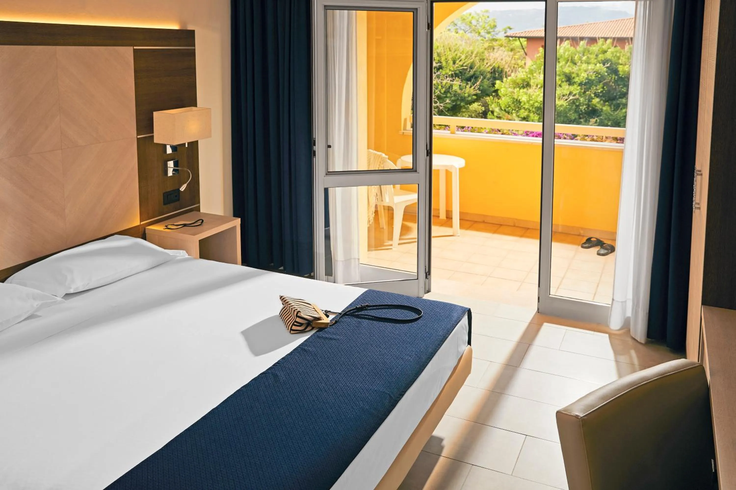 Balcony/Terrace, Bed in TUI MAGIC LIFE Calabria - All Inclusive