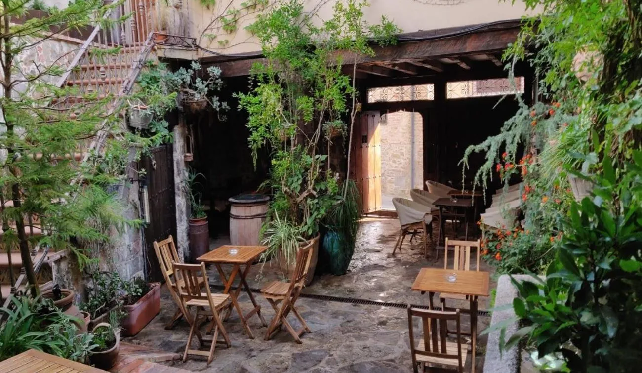 Patio in La Troje Oropesana
