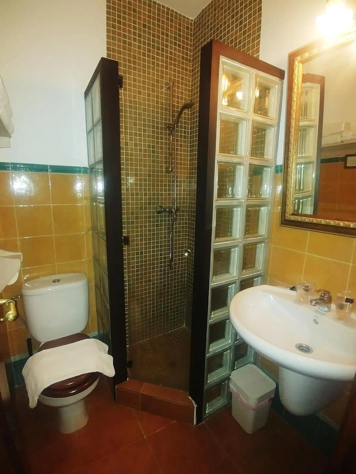 Bathroom in La Troje Oropesana