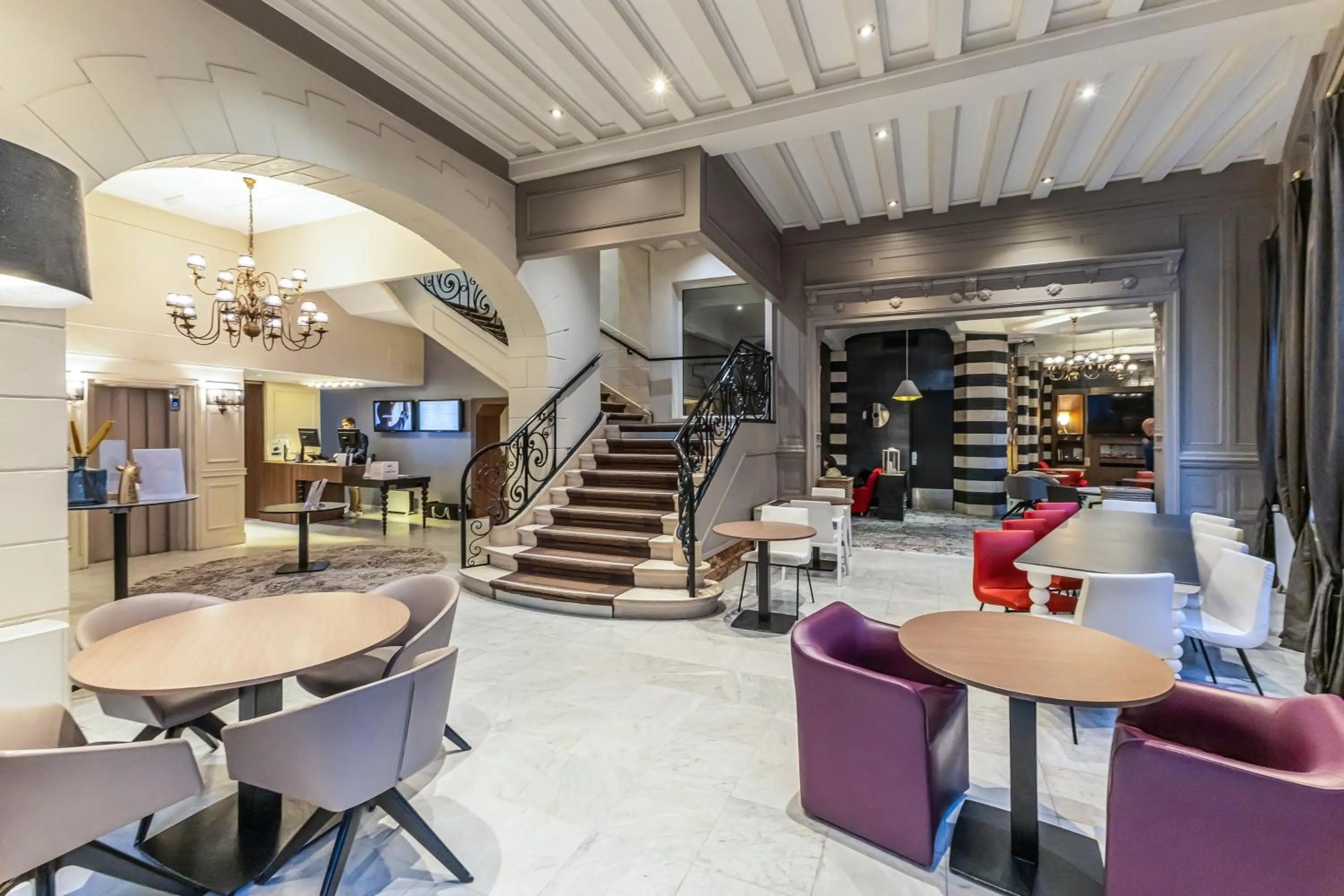 Lobby or reception in Mercure Lille Centre Grand Place