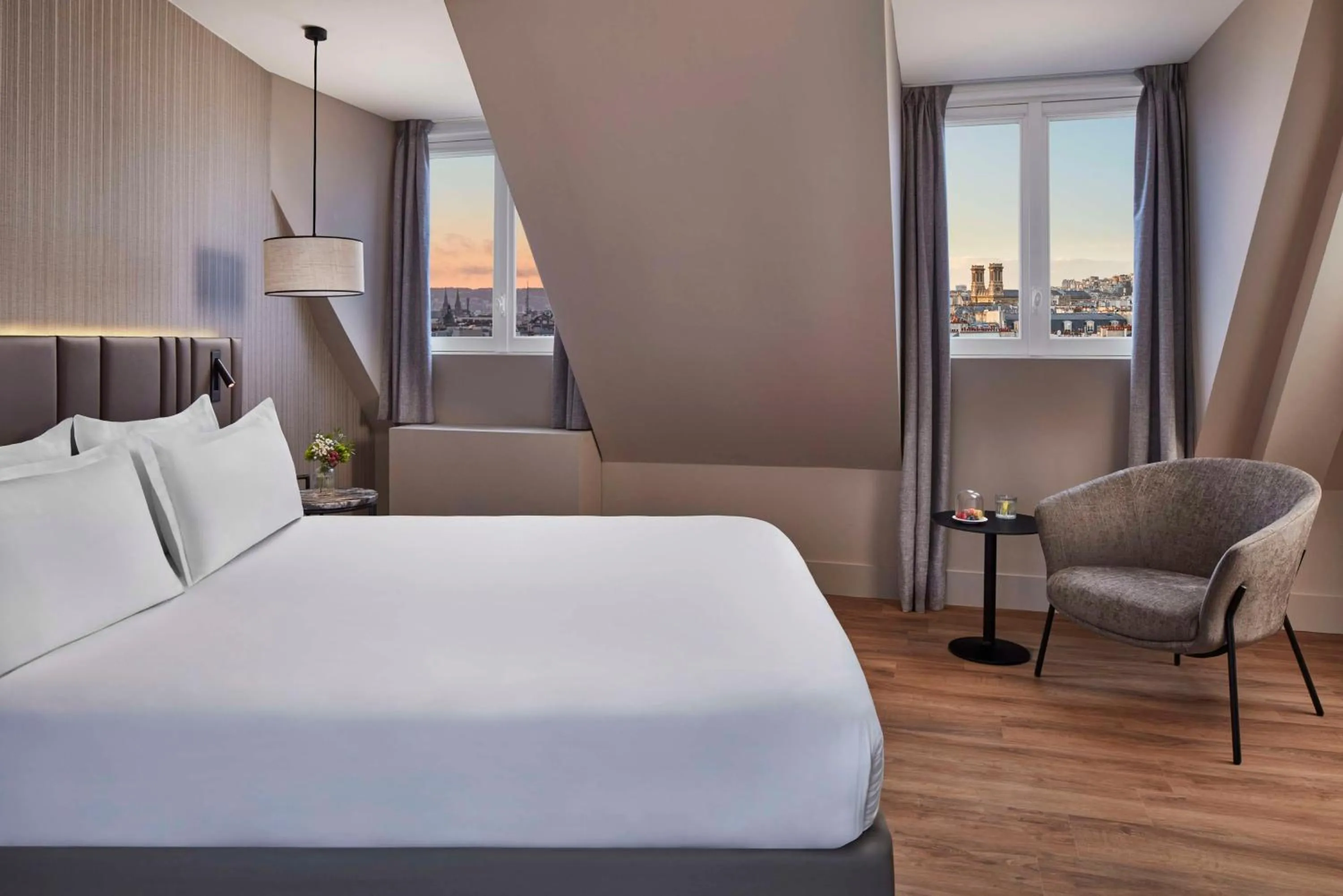 Bedroom, Bed in Holiday Inn Paris Gare de l'Est, an IHG Hotel