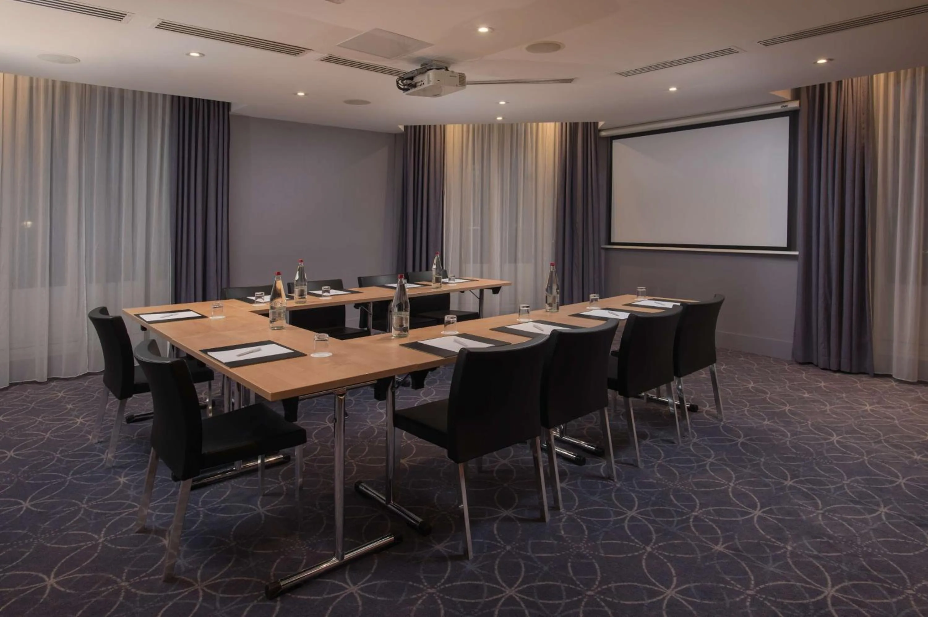 Meeting/conference room in Holiday Inn Paris Gare de l'Est, an IHG Hotel
