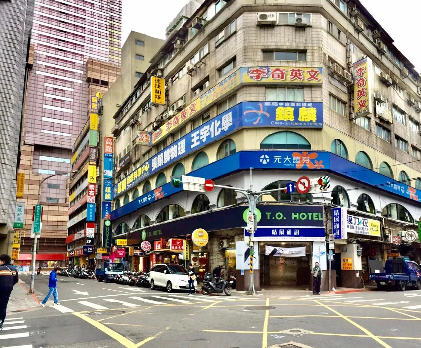 Facade/entrance in T.O. Hotel - Taipei station