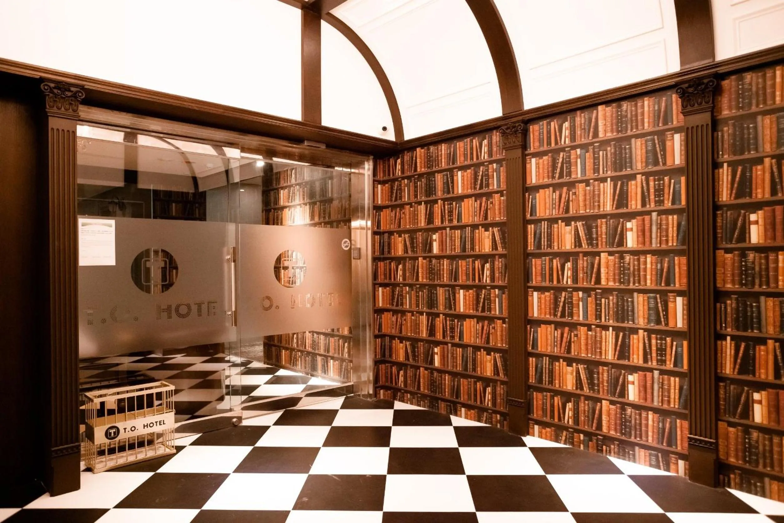 Facade/entrance in T.O. Hotel - Taipei station