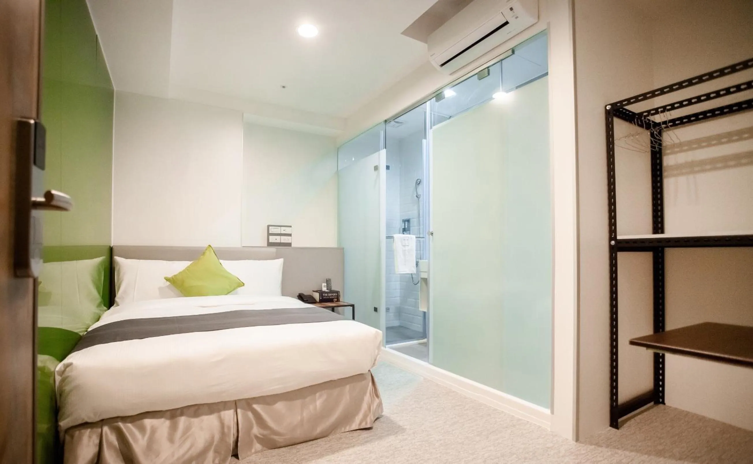 Photo of the whole room, Bed in T.O. Hotel - Taipei station