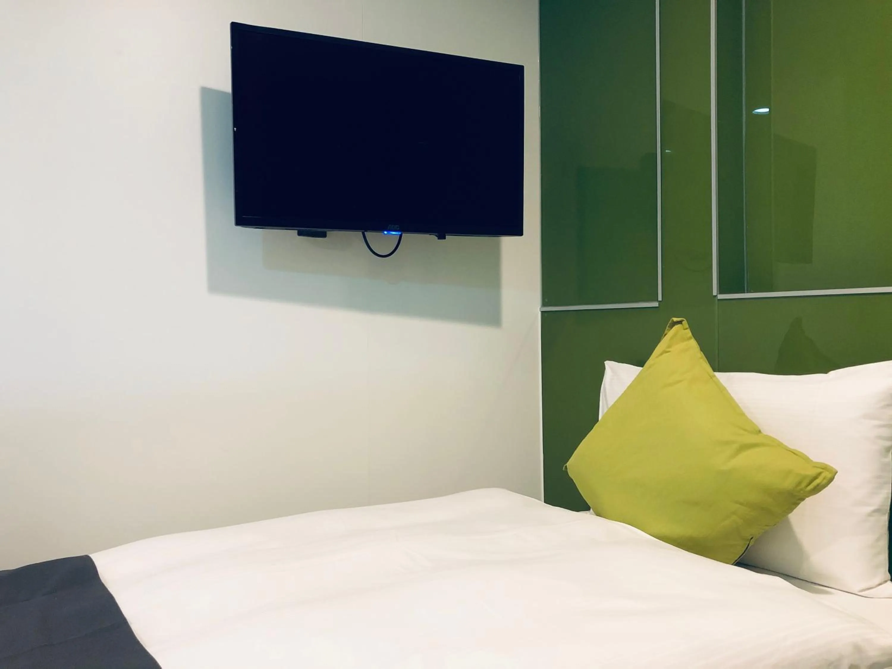 Bed in T.O. Hotel - Taipei station