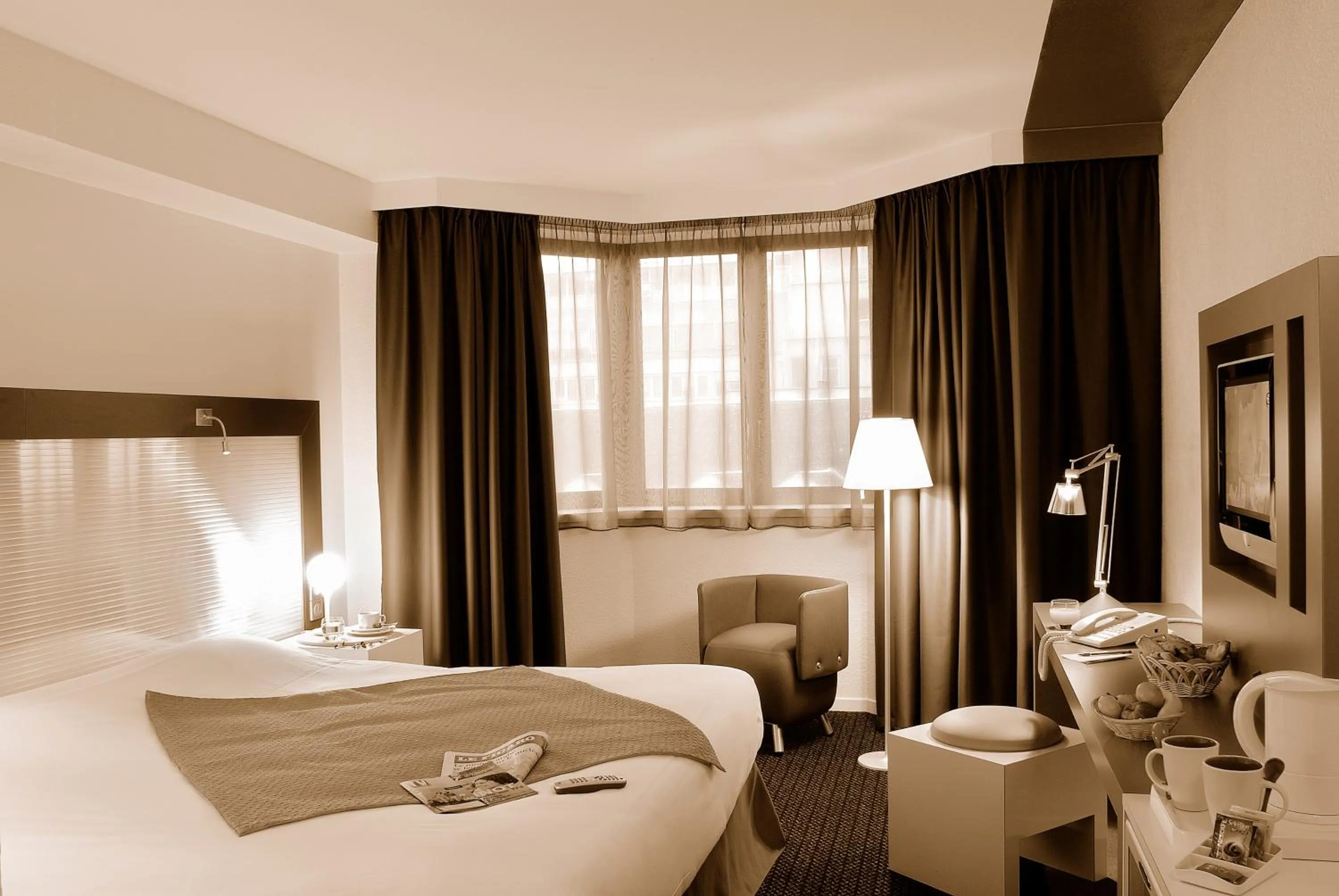 Photo of the whole room, Bed in Mercure Strasbourg Centre