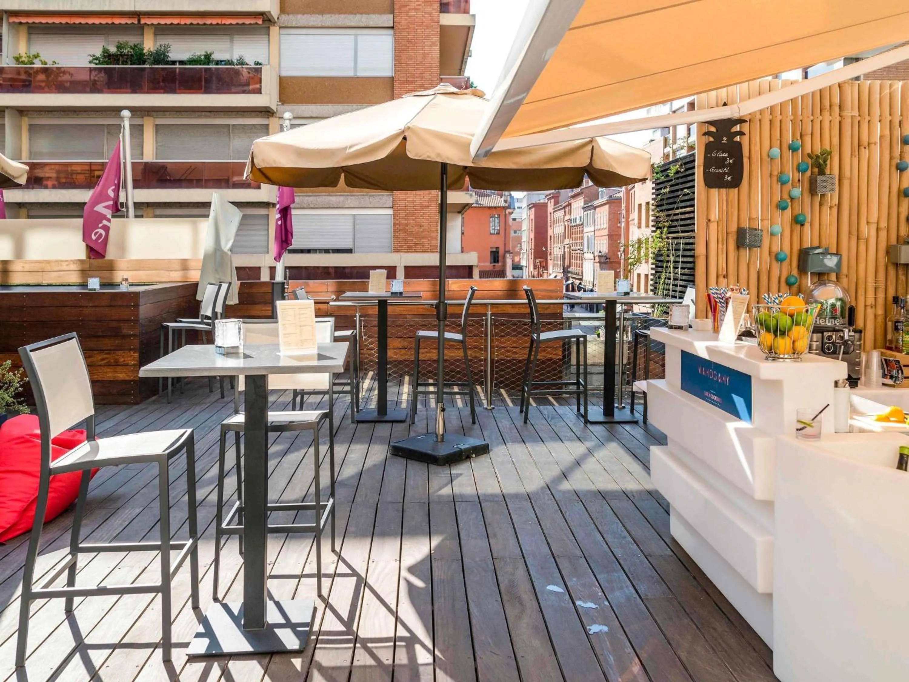 Lounge or bar in Mercure Toulouse Centre Saint-Georges