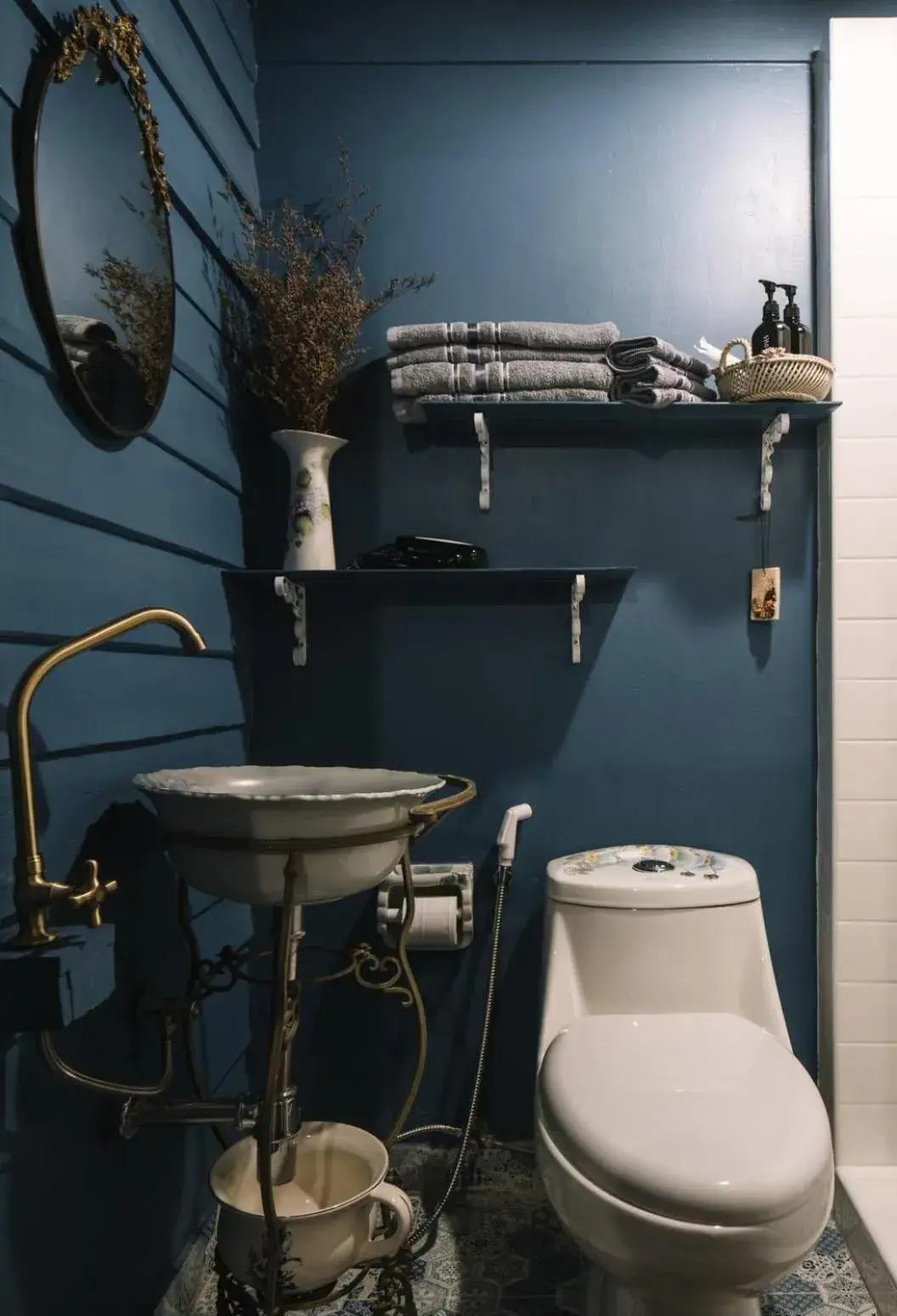 Standard Queen Room in Lhong Yaowarat hostel Standard Queen Room in Lhong Yaowarat hostel